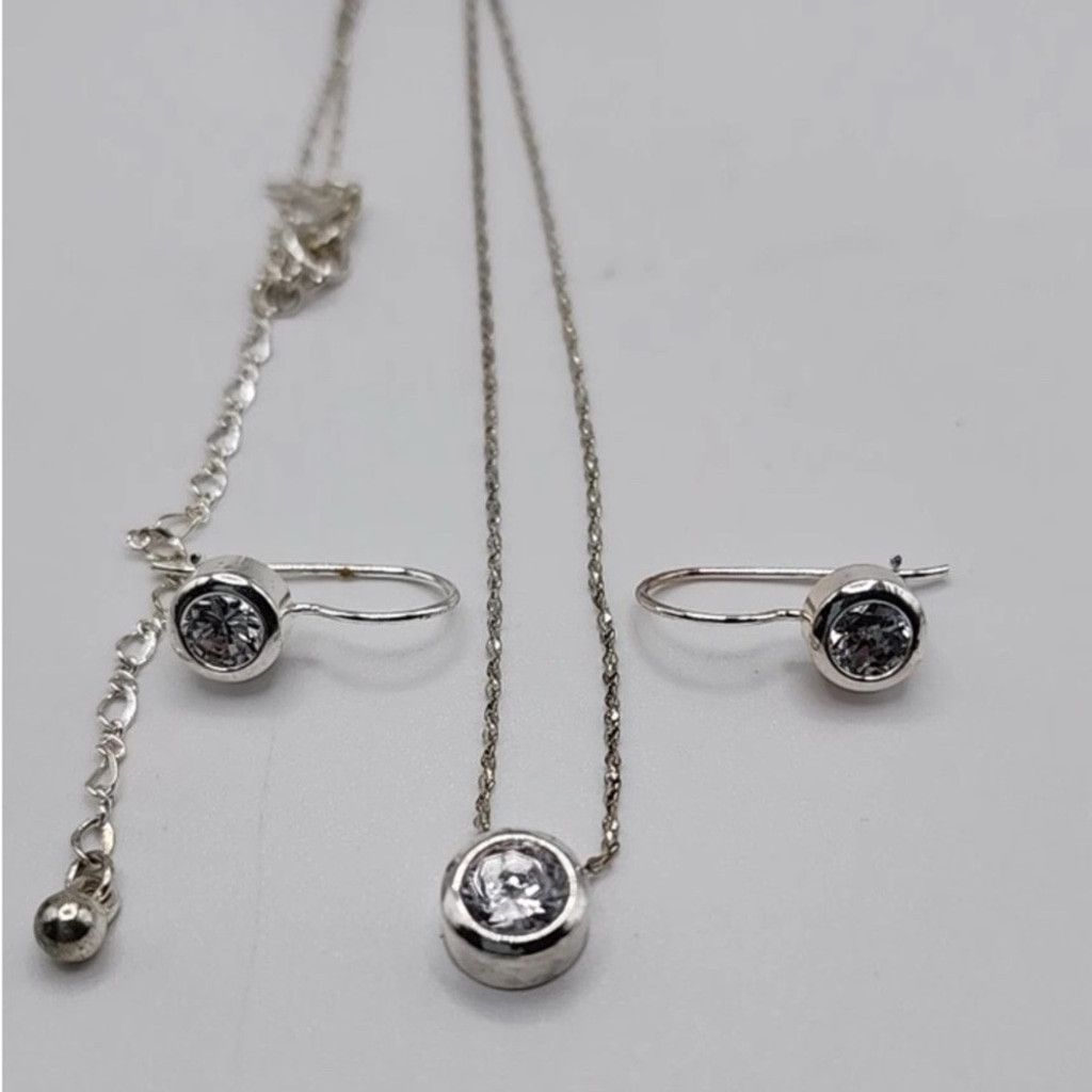 Saks Fifth Avenue AVON Jewelry Set Necklace Pierced Earrings Cubic Zirconia Size ONE SIZE - 1 Thumbnail
