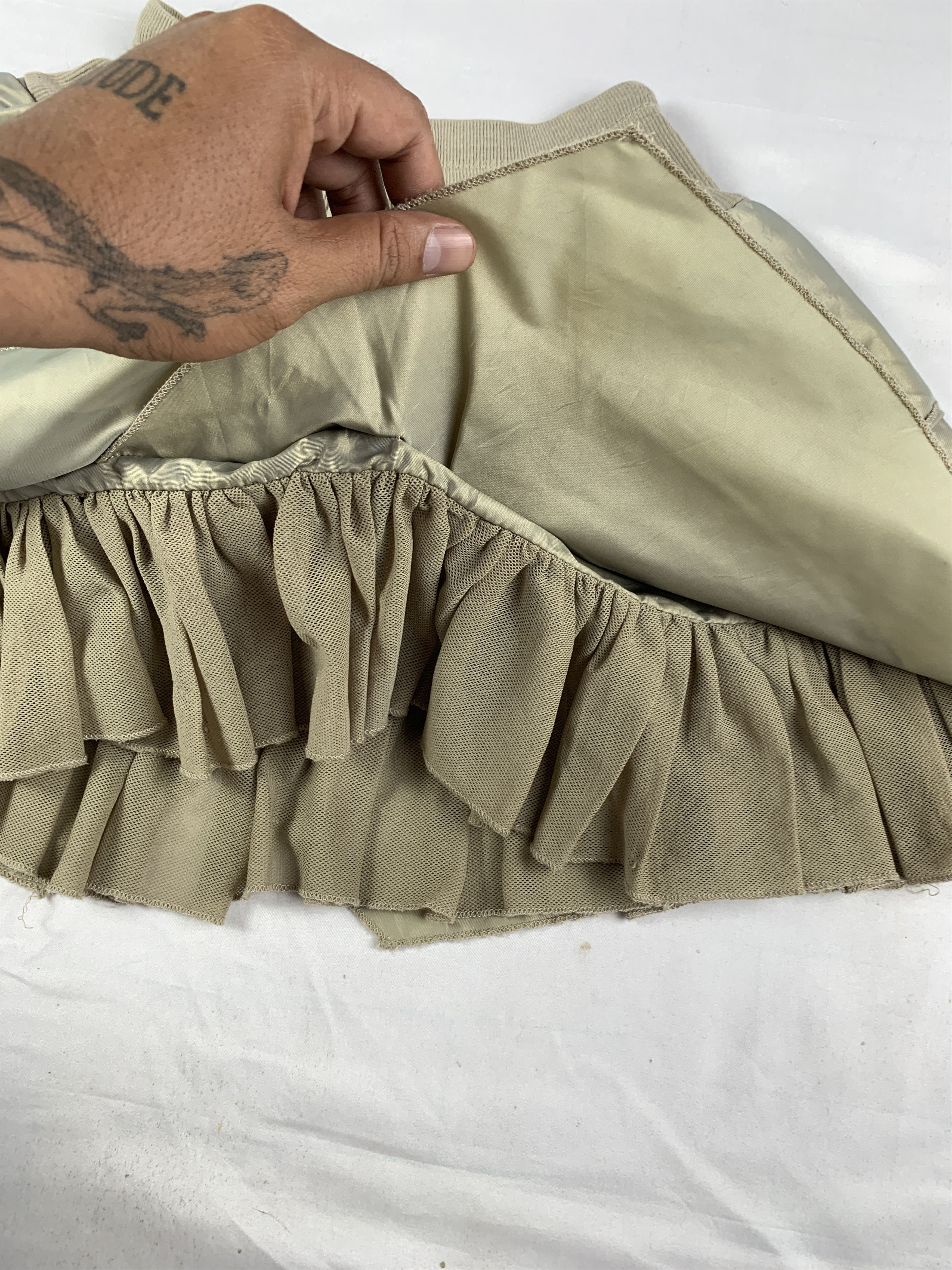 Japanese Brand 2000s Elaine et Lena Cream Ruffle Mini Skirt (S) Size 24" / US 00 / IT 34 - 6 Thumbnail