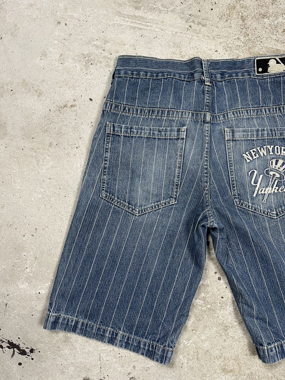 MLB × New York Yankees × Vintage Vintage Y2K New York Yankees Pinstripe Denim Shorts Jorts Size US 30 / EU 46 - 9 Thumbnail