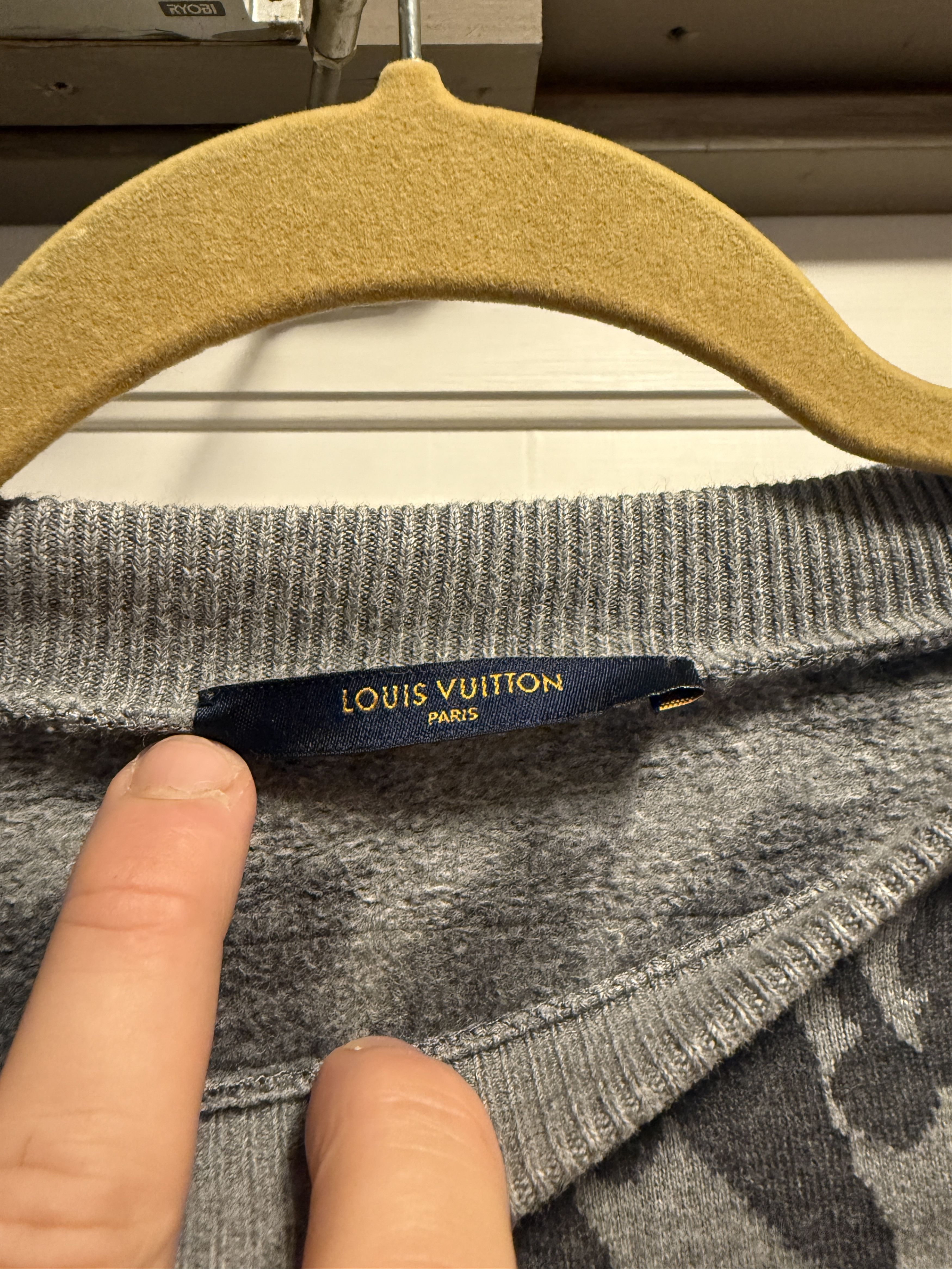 Louis Vuitton Louis Vuitton x NBA Grey Crewneck Sweatshirt (L) Size US L / EU 52-54 / 3 - 4 Thumbnail