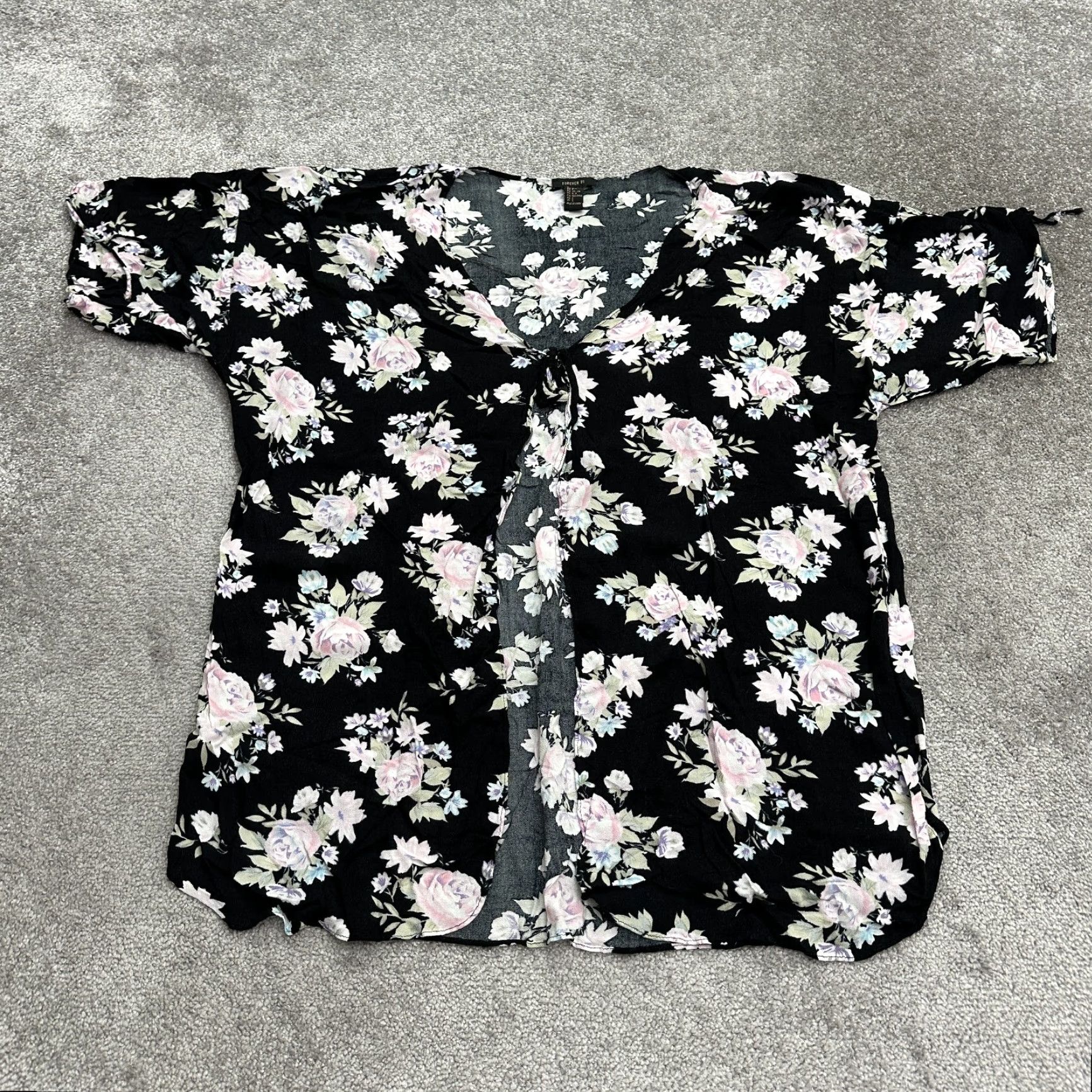Forever 21 FOREVER 21 Cover Up Top Womens Small Black Floral Tie Front Short Sleeve Casual Size S / US 4 / IT 40 - 2 Thumbnail
