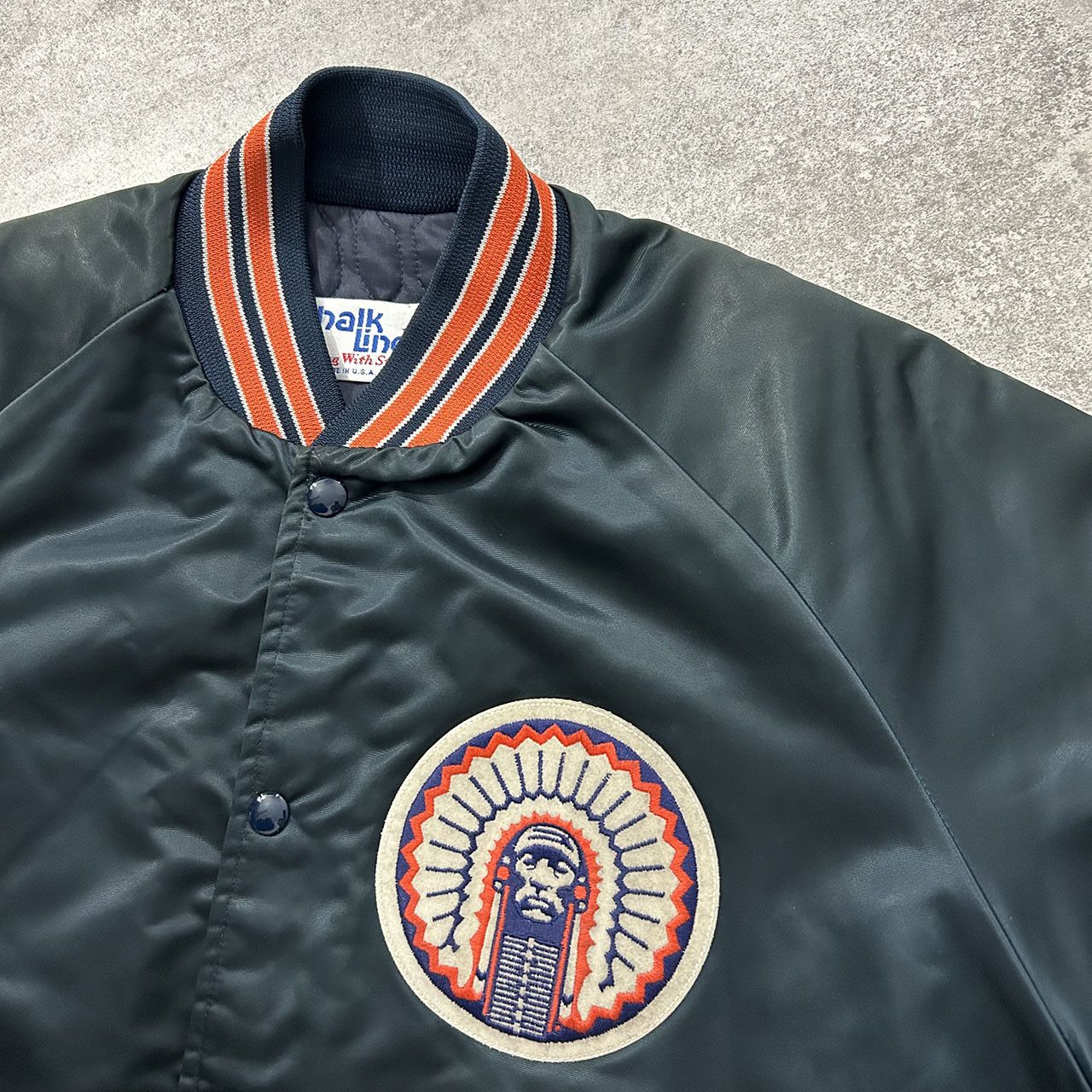 Chalk Line × NCAA × Vintage VTG 90s NCAA UNIVERSITY OF ILLINOIS SPELLOUT SATIN JACKET Size US L / EU 52-54 / 3 - 6 Thumbnail