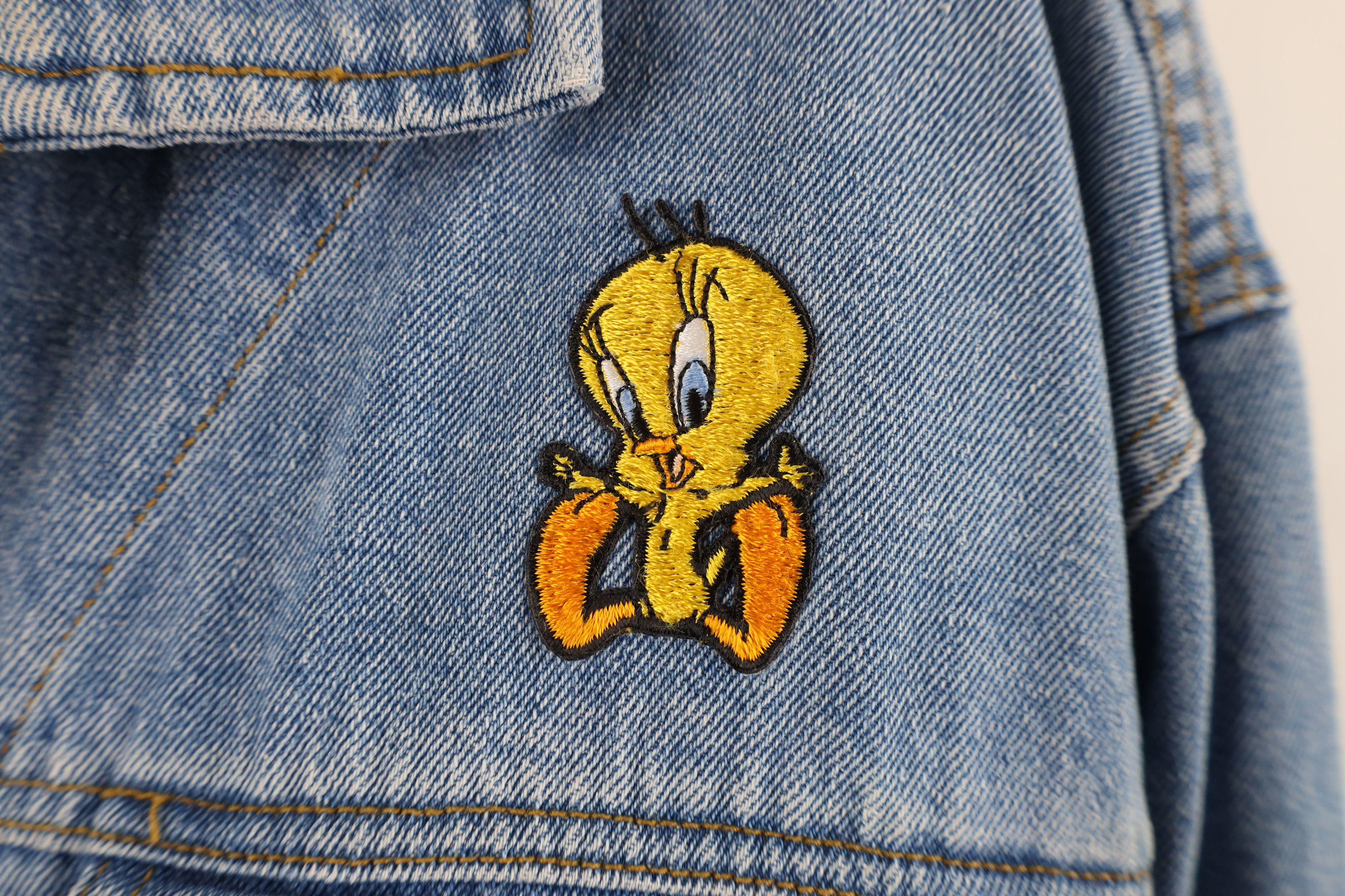 Vintage Vintage 90s Looney Tunes Tweety Bird Denim Trucker Jacket Size L / US 10 / IT 46 - 4 Thumbnail