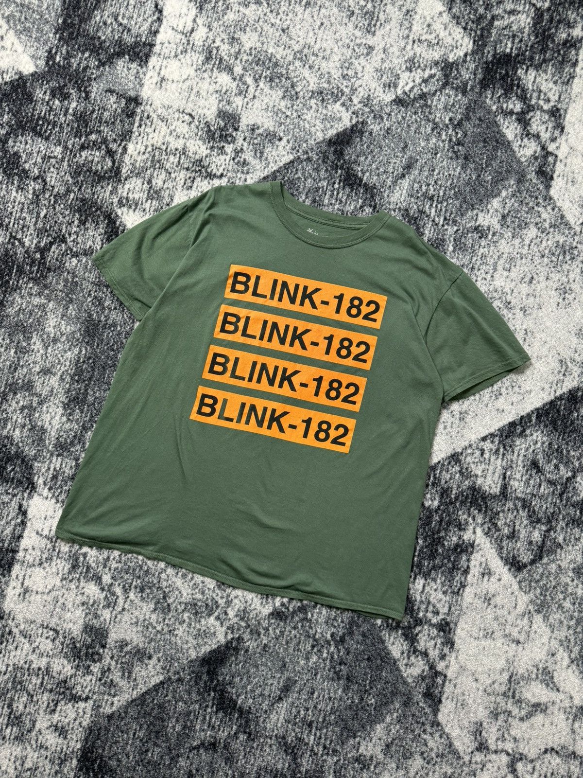 Band Tees Vintage Blink-182 Tee Shirt Big Logo Pop Punk Band Y2K 90s Size US XL / EU 56 / 4 - 1 Thumbnail