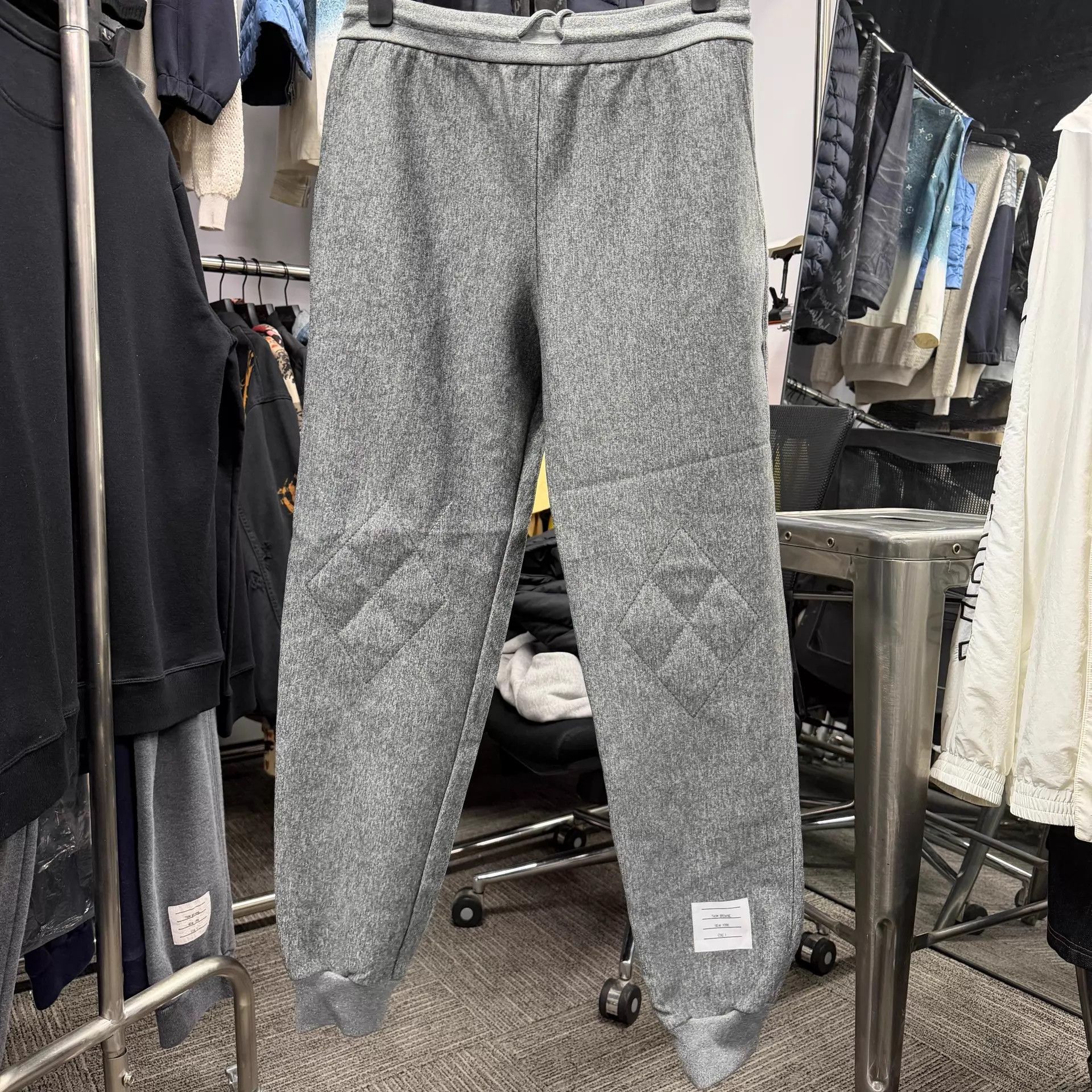 Thom Browne Thom Browne Gray Diamond Knee Panel Sweatpants 1 Size US 29 - 1 Thumbnail