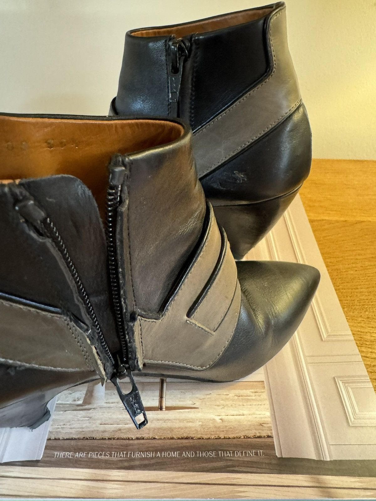Balenciaga BALENCIAGA PARIS Made in Italy Ankle Bootie Size 35.5 Size US 5.5 / IT 35.5 - 10 Thumbnail
