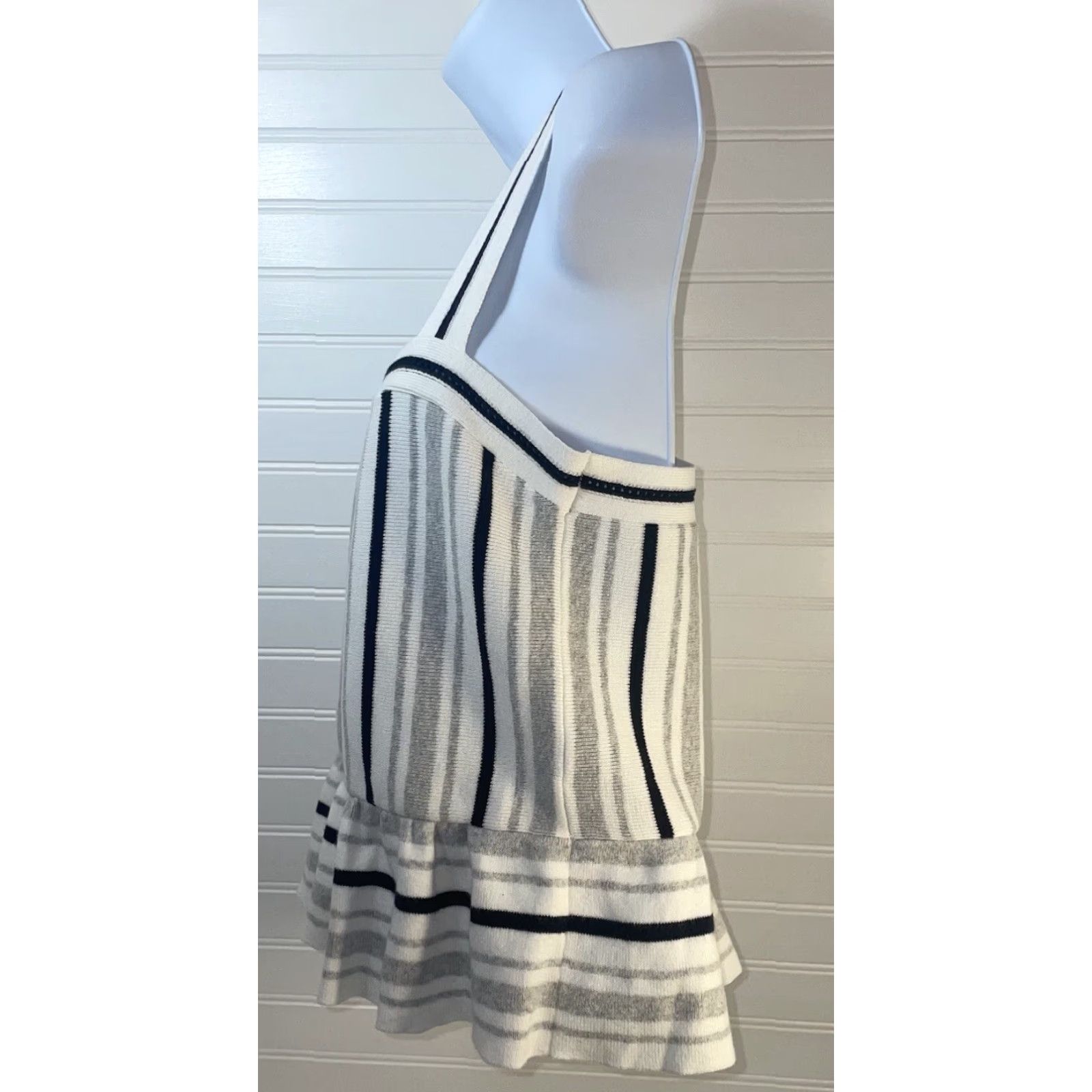 Banana Republic Banana Republic Top Tank Women Small Gray Navy Blue White Stripes Casual Knit Spaghetti Straps Sleeveless multicolor Regular Fit RN54023 Size S / US 4 / IT 40 - 5 Thumbnail