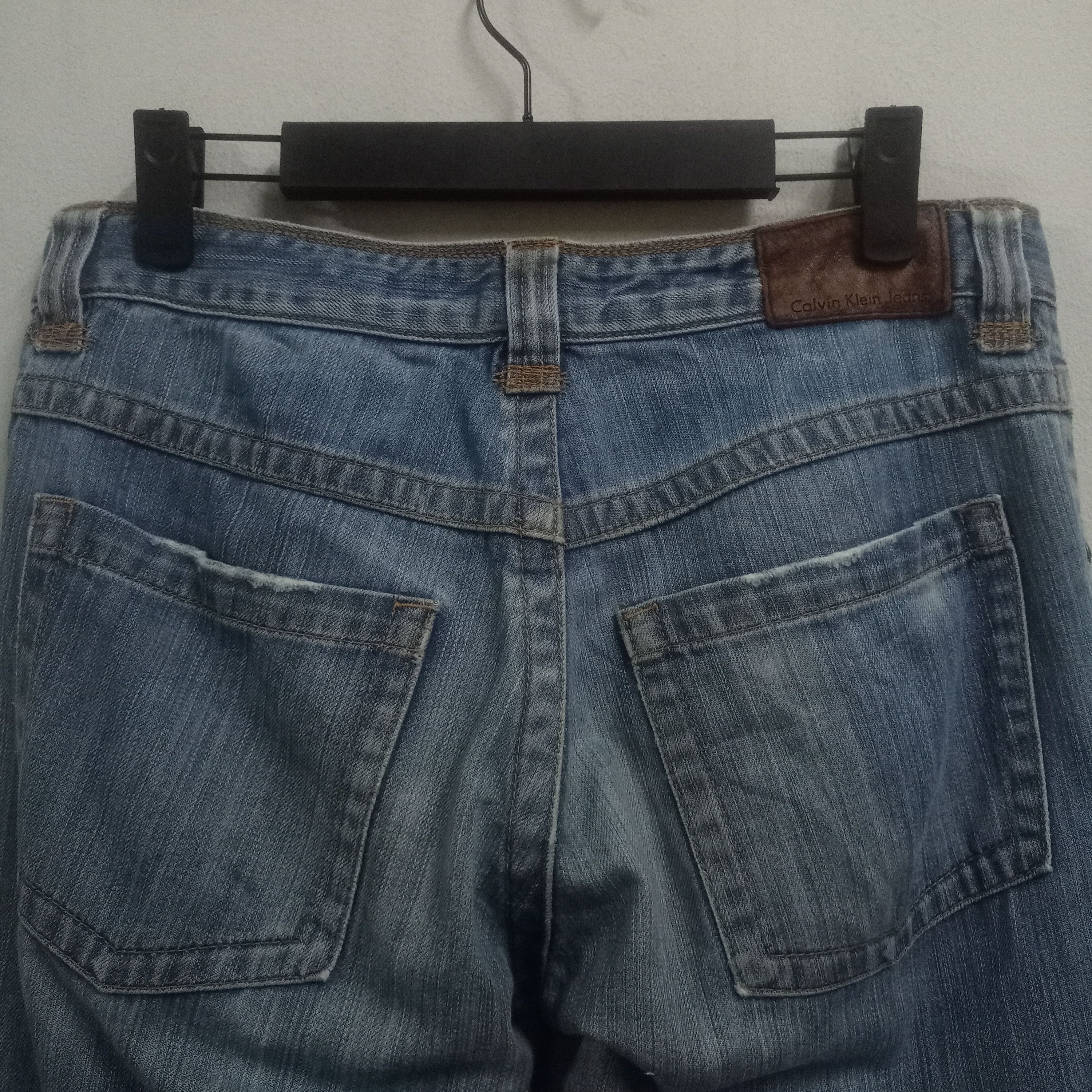 Calvin Klein Vintage Calvin Klein Blue Wash Distressed Baggy Style Jeans Size US 30 / EU 46 - 6 Thumbnail