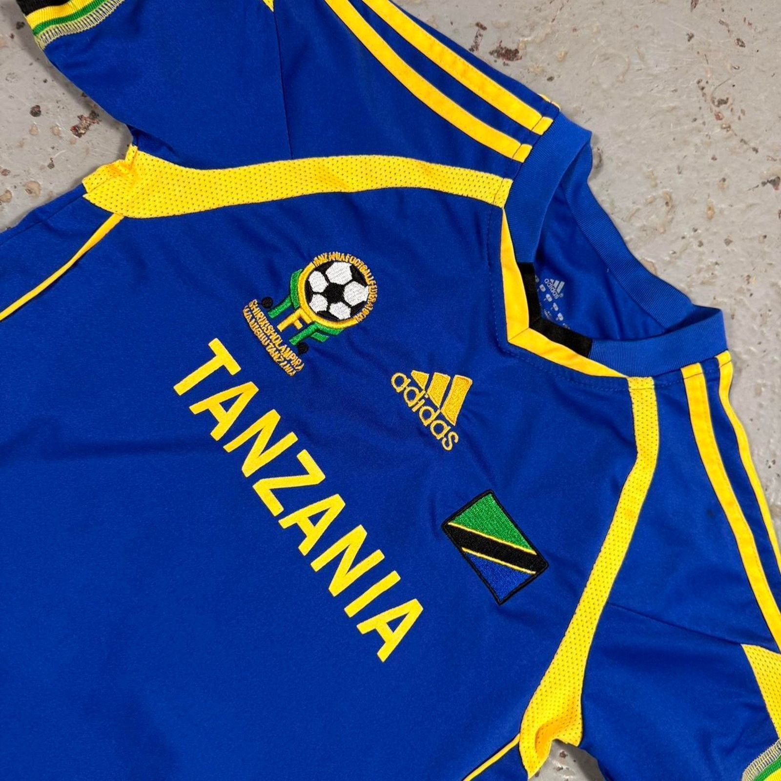 Adidas Adidas tanzania soccer jersey length Size L / US 10 / IT 46 - 2 Thumbnail