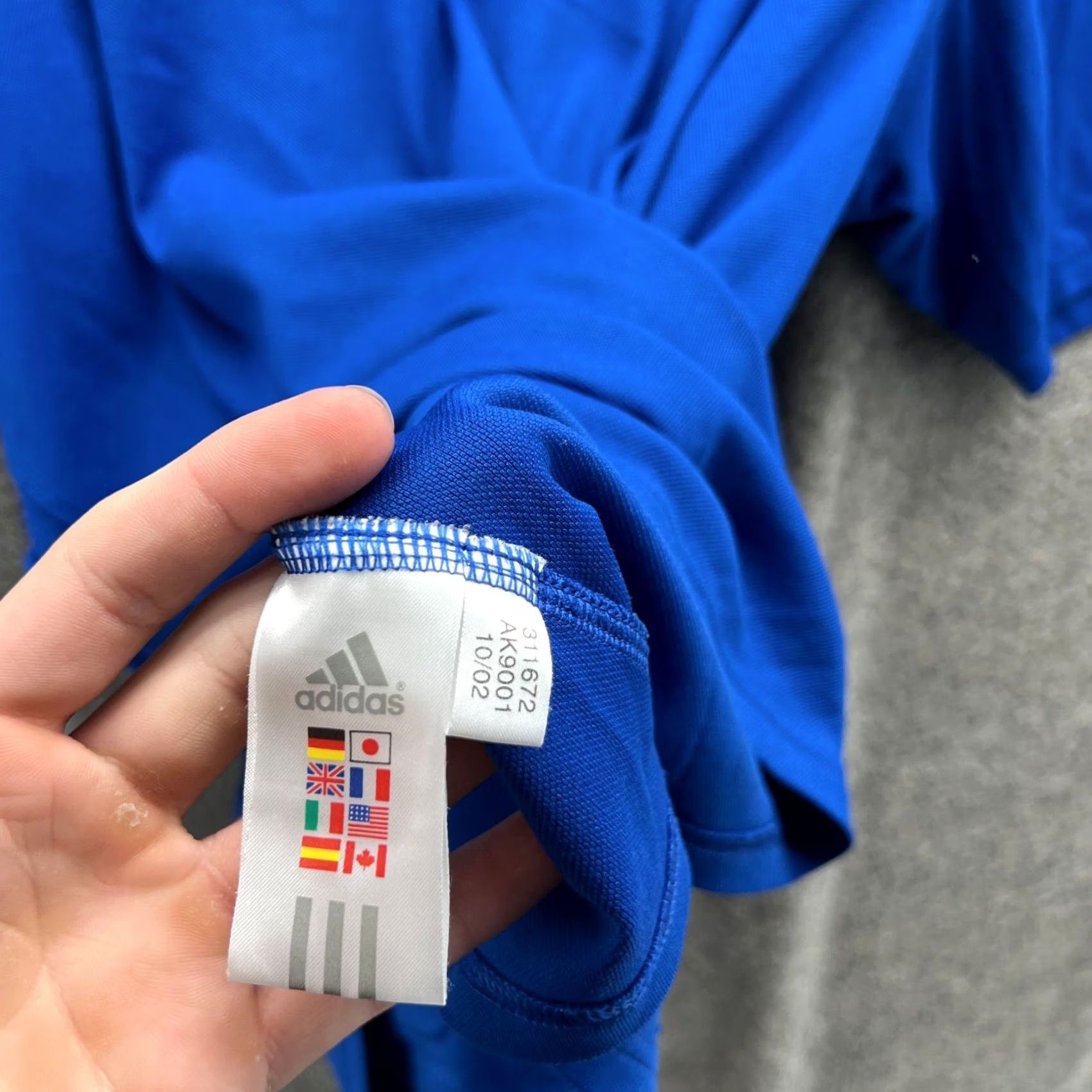 Adidas VINTAGE Adidas Shirt Men Medium Royal Blue Soccer Jersey Crewneck Trefoil Polyester Size US M / EU 48-50 / 2 - 6 Thumbnail