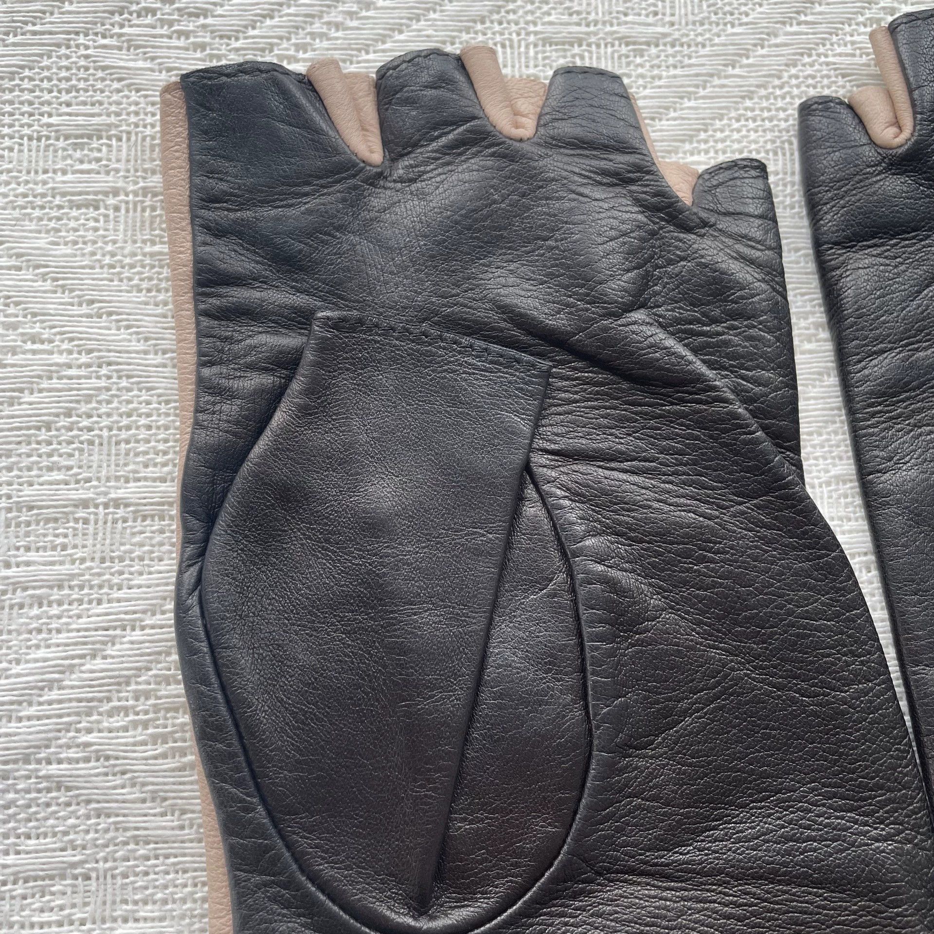 Chanel CHANEL Women's Fingerless Golf Glove 98 New B&W 8 Size ONE SIZE - 3 Thumbnail