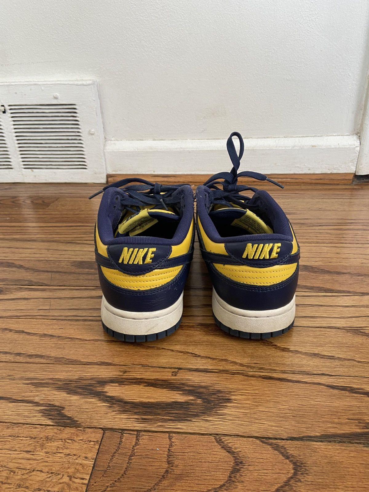 Nike Nike university of Michigan dunks Size US 8.5 / EU 41-42 - 2 Thumbnail