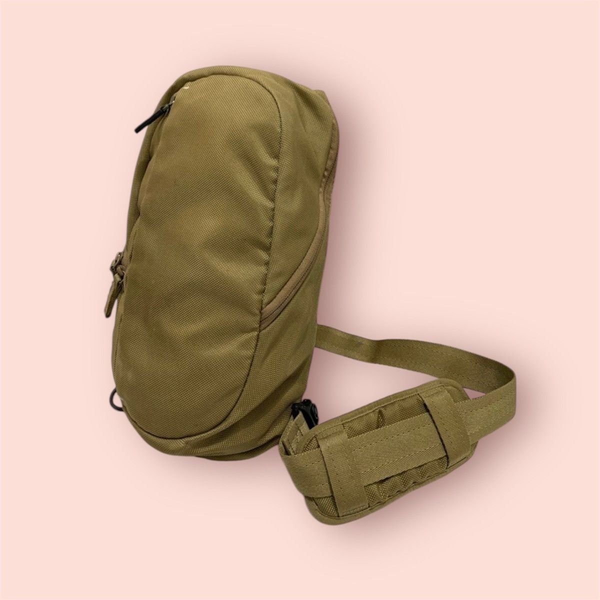 DOPE UNIQLO MULTI POCKET UTILITY CROSS BODY BODYBAG