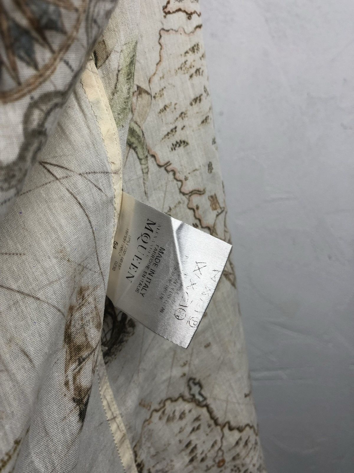 Alexander McQueen 2005 Alexander McQueen Antique Fantasy World Map Linen Shirt Size US XL / EU 56 / 4 - 8 Thumbnail