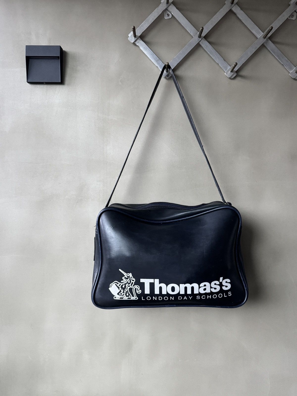 Vintage 70s Thomas’s London Day School Book Bag Shoulder Bag Size ONE SIZE - 1 Thumbnail