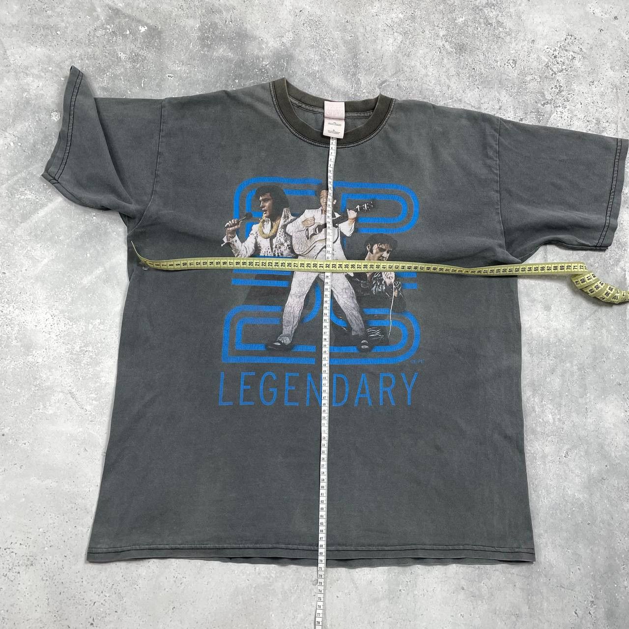 Band Tees Vintage 2001 Elvis Presley Legendary EP25 Anniversary Shirt Size US XL / EU 56 / 4 - 3 Thumbnail