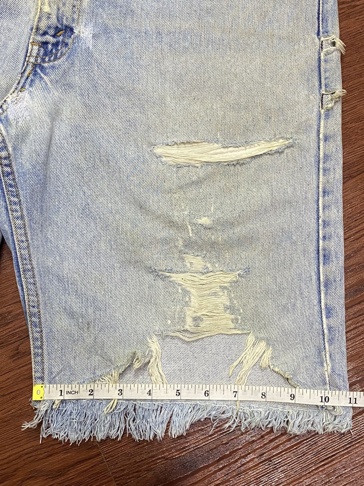 Levi's Vintage Clothing Vintage Levis550 90’s Faded Ripped Short Jeans Size US 34 / EU 50 - 17 Thumbnail