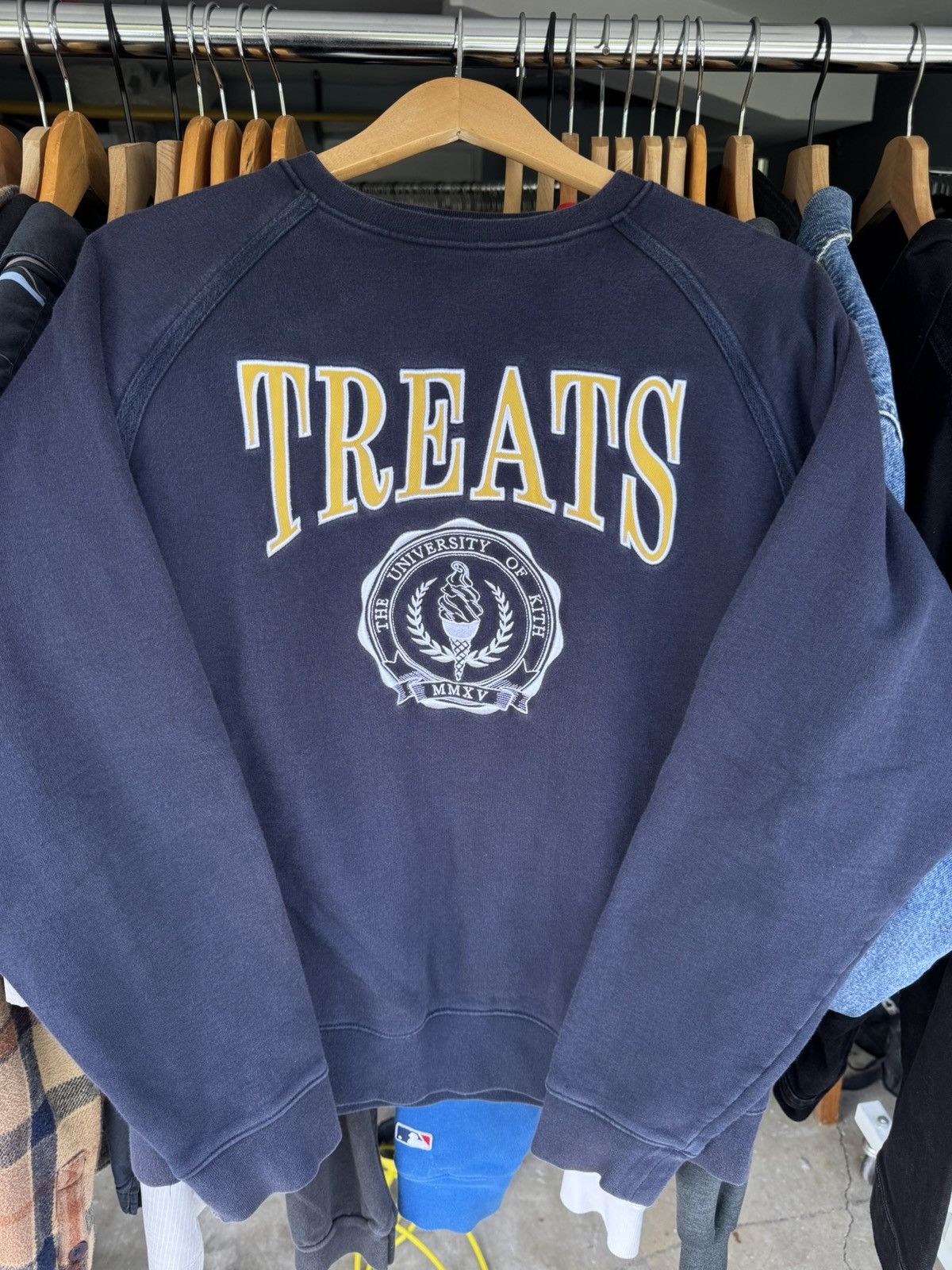 Kith Kith Treats The University of Kith Crest Sweatshirt Medium Size US M / EU 48-50 / 2 - 1 Thumbnail