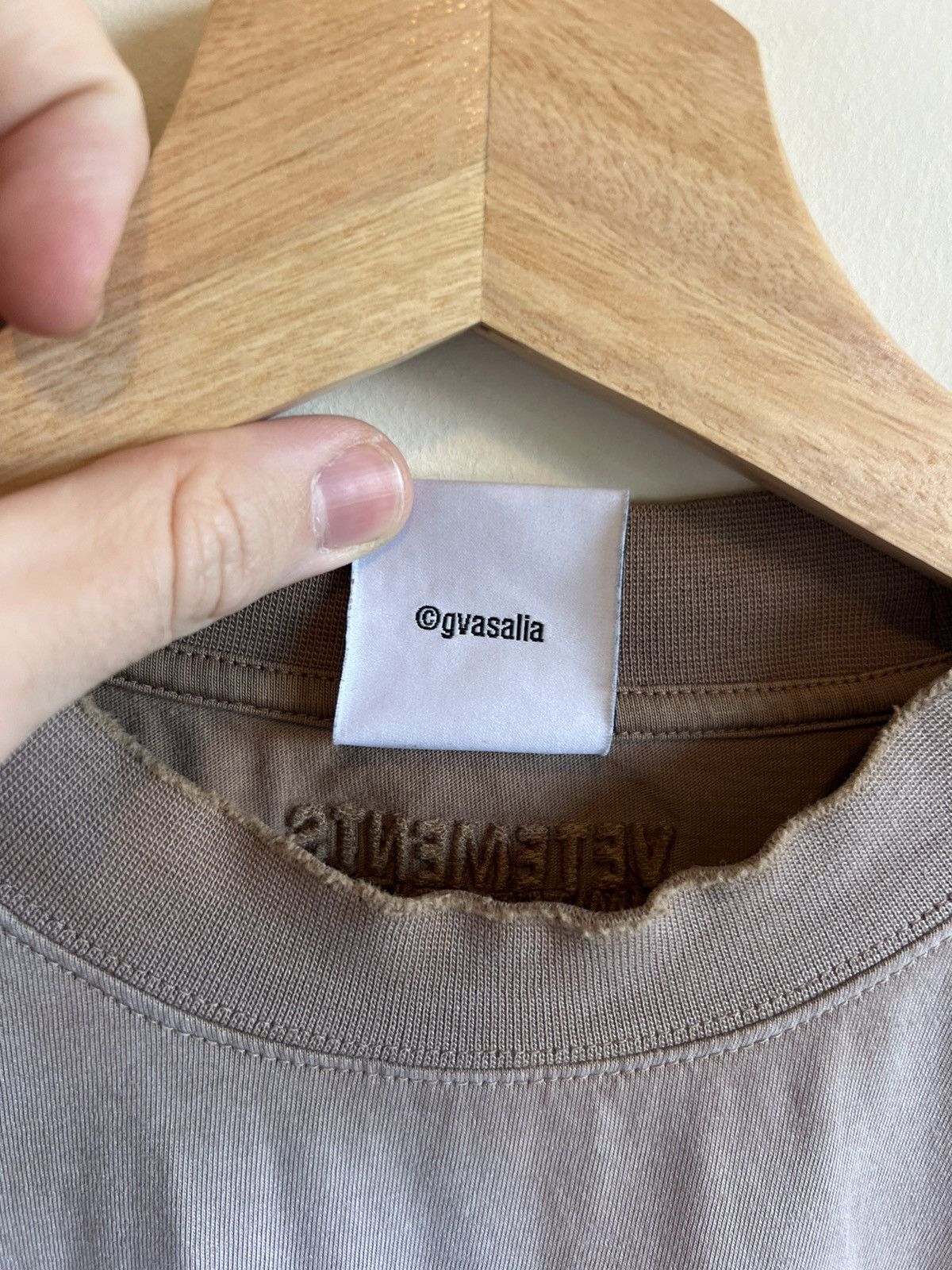 Vetements VETEMENTS Made on Earth Shirt Brown Gvaslavia Size US L / EU 52-54 / 3 - 5 Thumbnail