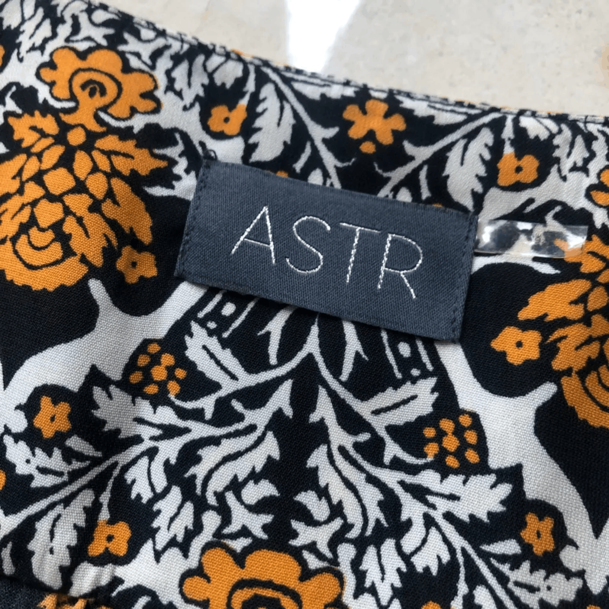 ASTR The Label ASTR The Label Cropped Floral Blouse Black/White/Orange Size M / US 6-8 / IT 42-44 - 3 Thumbnail
