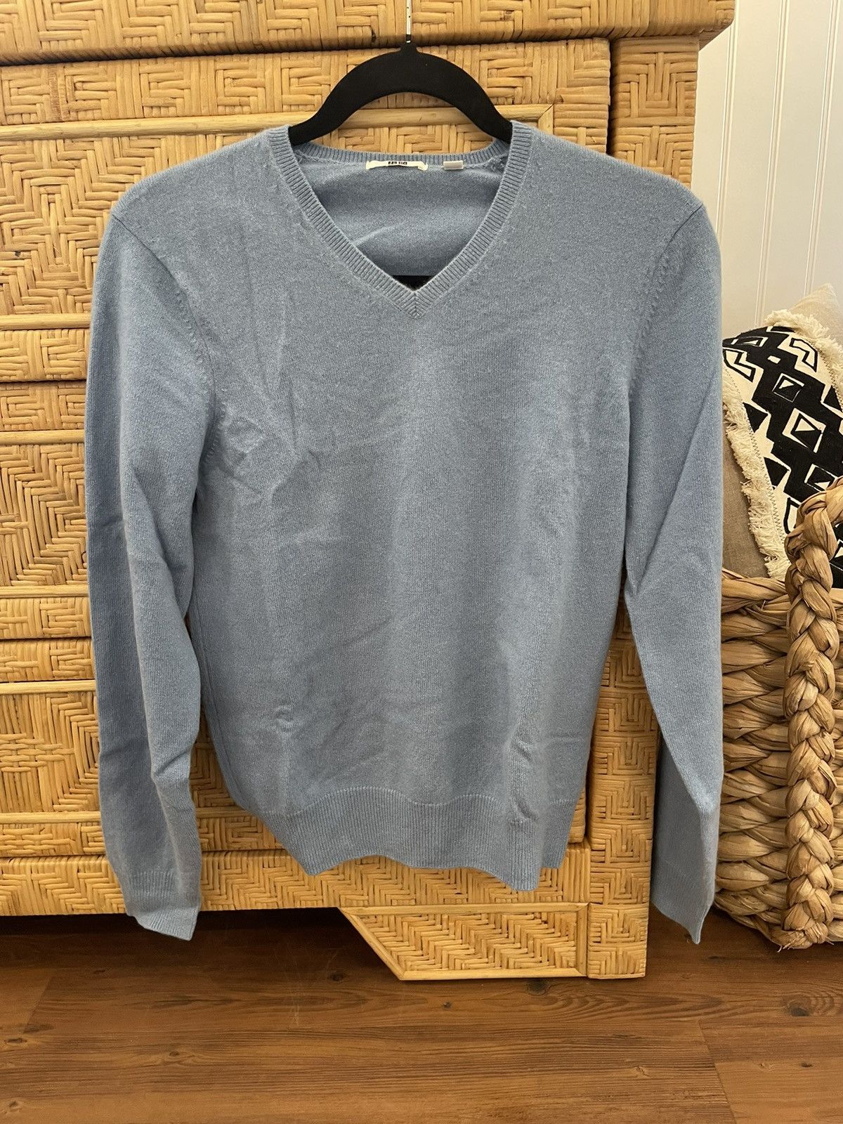 Uniqlo Light Blue Cashmere Vneck Size US XS / EU 42 / 0 - 1 Thumbnail