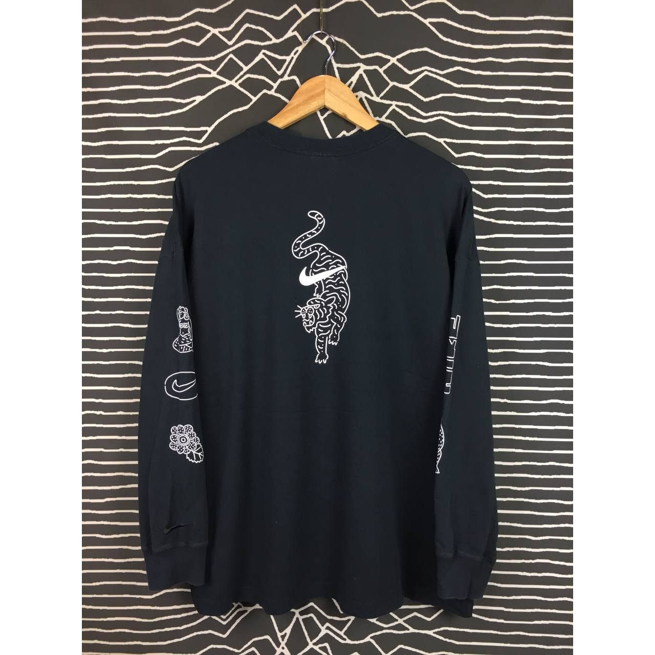Nike × Vintage Nike Center Logo Tiger Graphic Longsleeve Tee Size US XL / EU 56 / 4 - 8 Thumbnail