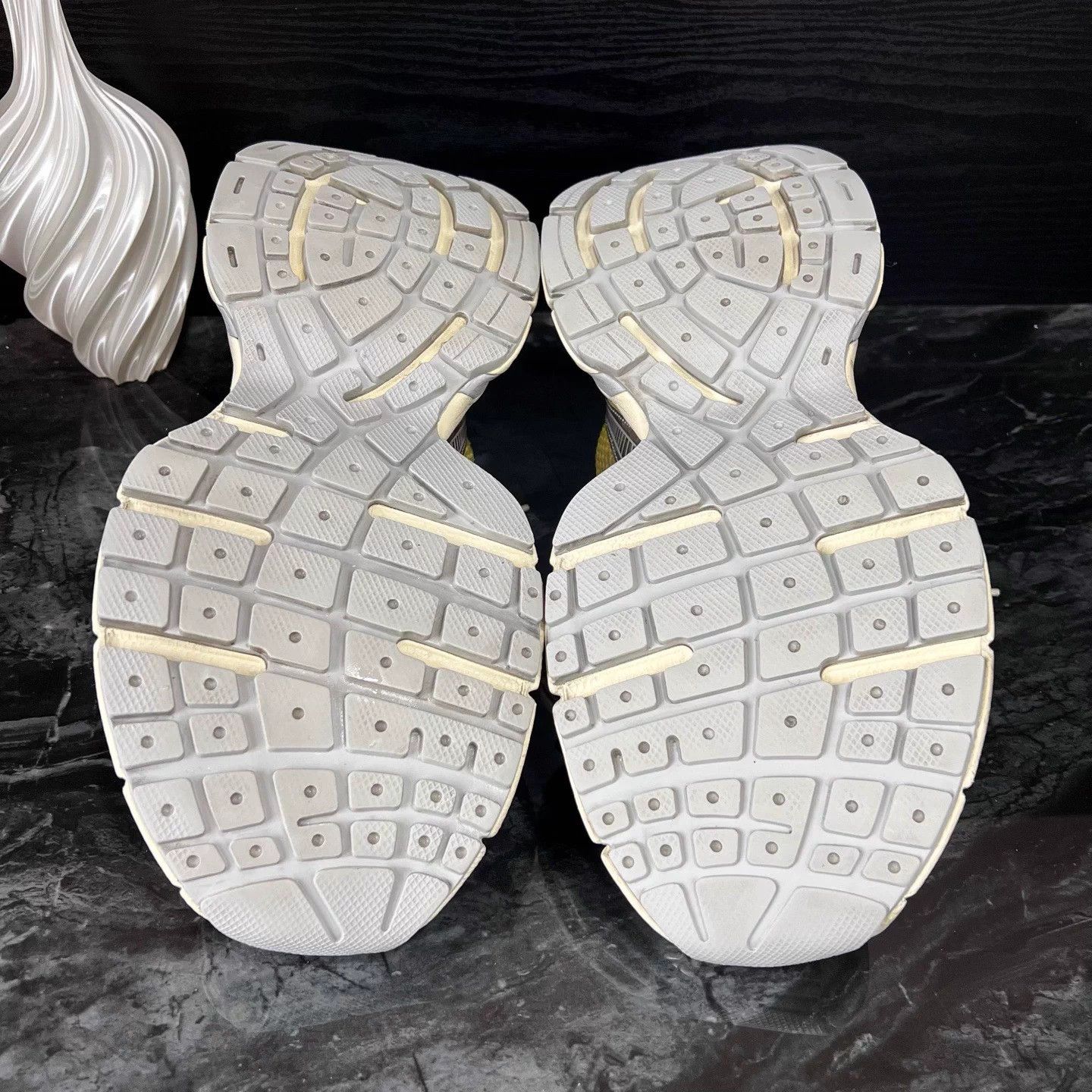 Balenciaga Balenciaga gradient yellow gray 44 sneakers 95 New Size US 11 / EU 44 - 5 Thumbnail