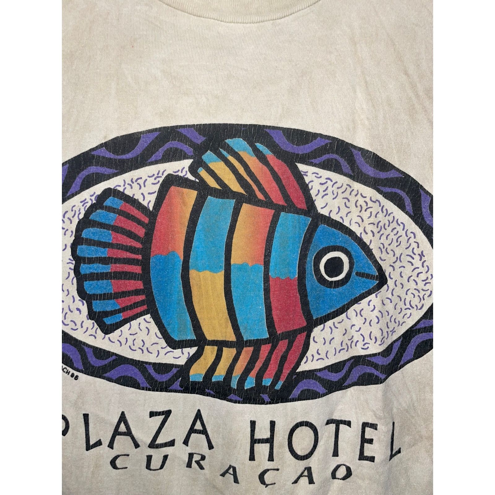 Vintage Vintage Guava Beach Shirt Curacao Plaza Hotel Fish Tee 90s Size US M / EU 48-50 / 2 - 3 Thumbnail