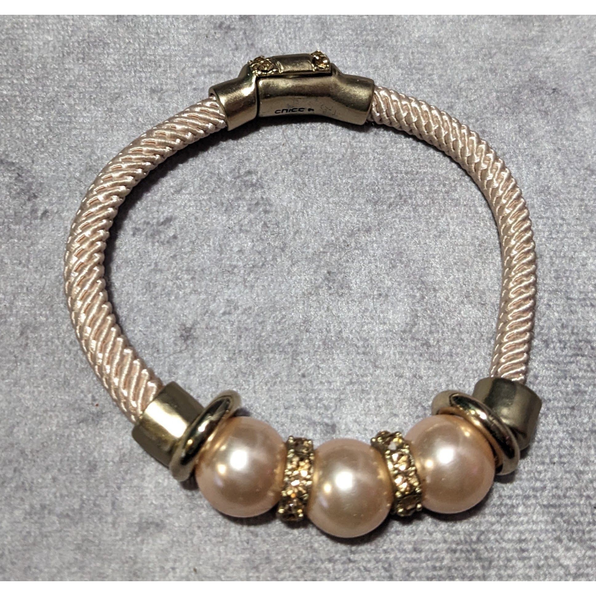 Chicos Elegant Glam Chico's Cream And Gold Tone Faux Pearl Rhinesto Size ONE SIZE - 8 Thumbnail