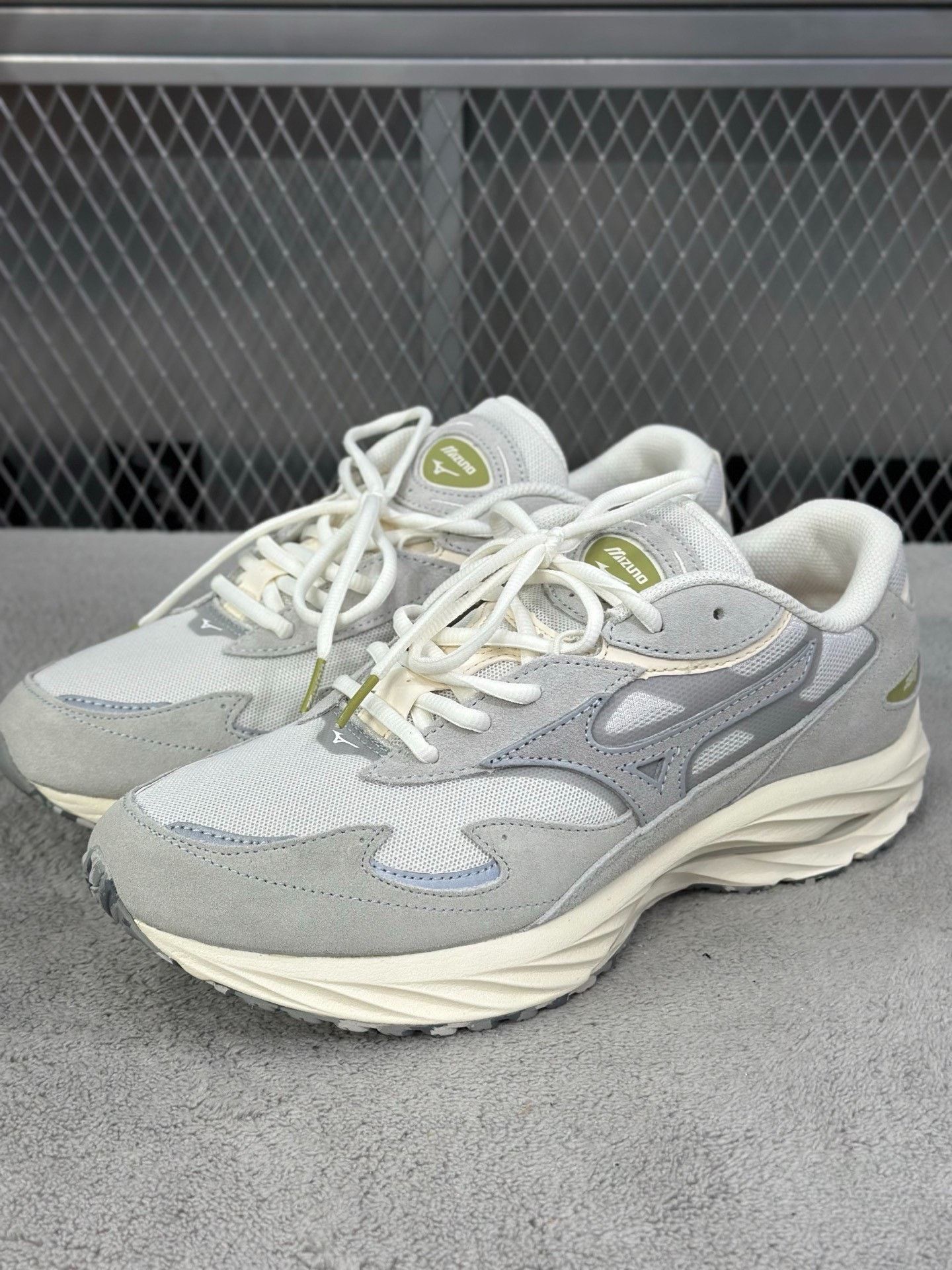 Mizuno Mizuno White Lowtop Sneakers 42 Men Size US 9 / EU 42 - 1 Thumbnail