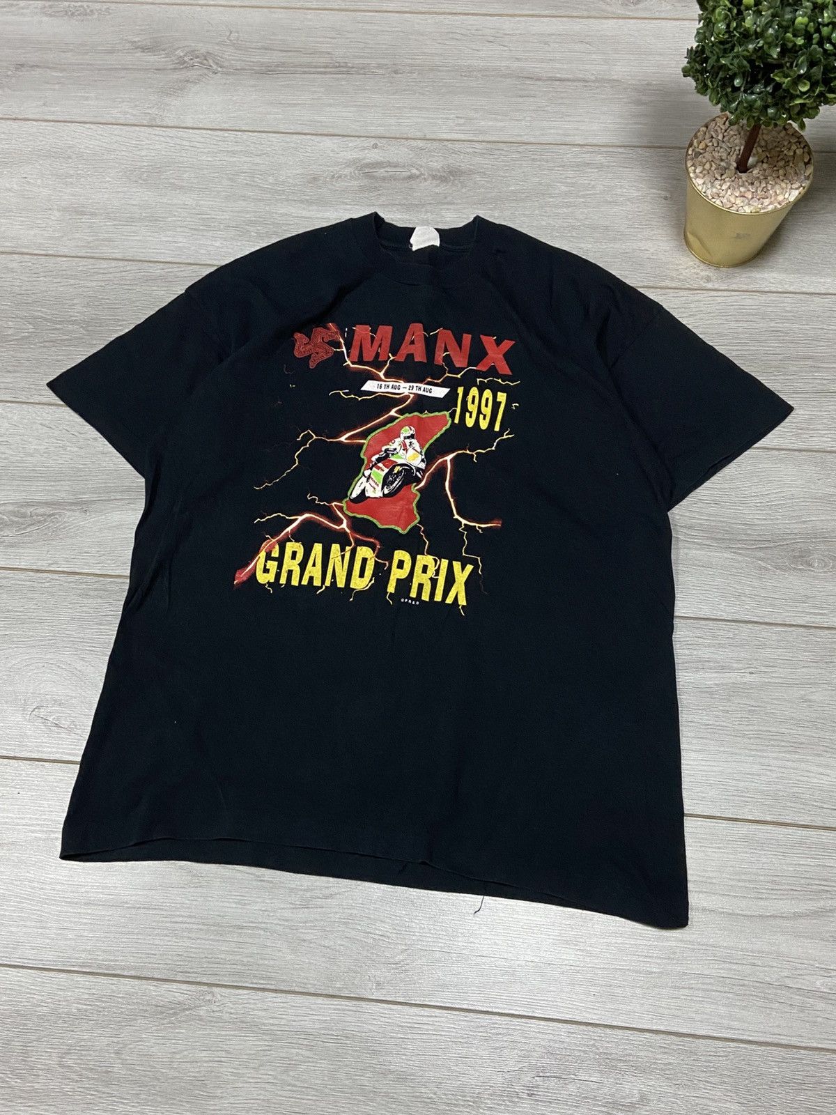 Vintage British 1997 Grant Prix Isle of Manx vintage graphic t-shirt Size US XL / EU 56 / 4 - 3 Thumbnail
