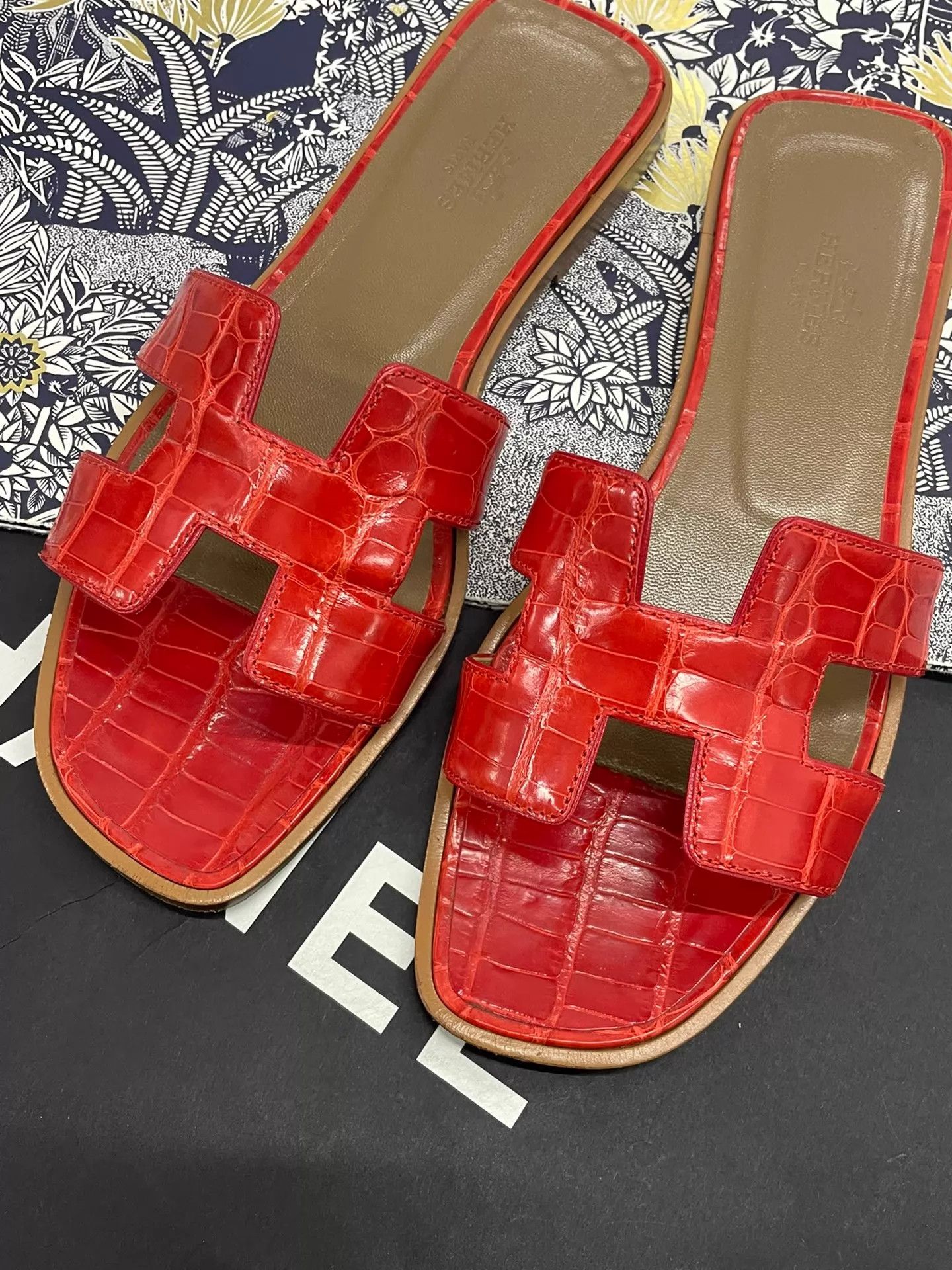 Hermes Hermes Red Crocodile H Slippers 36.5 Size US 6 / IT 36 - 3 Thumbnail