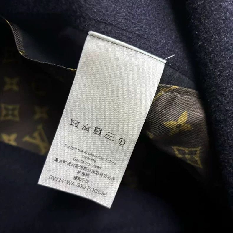Louis Vuitton Louis Vuitton Navy Blue Solid Double Breasted Flap Bag Lon Size XS / US 0-2 / IT 36-38 - 4 Thumbnail