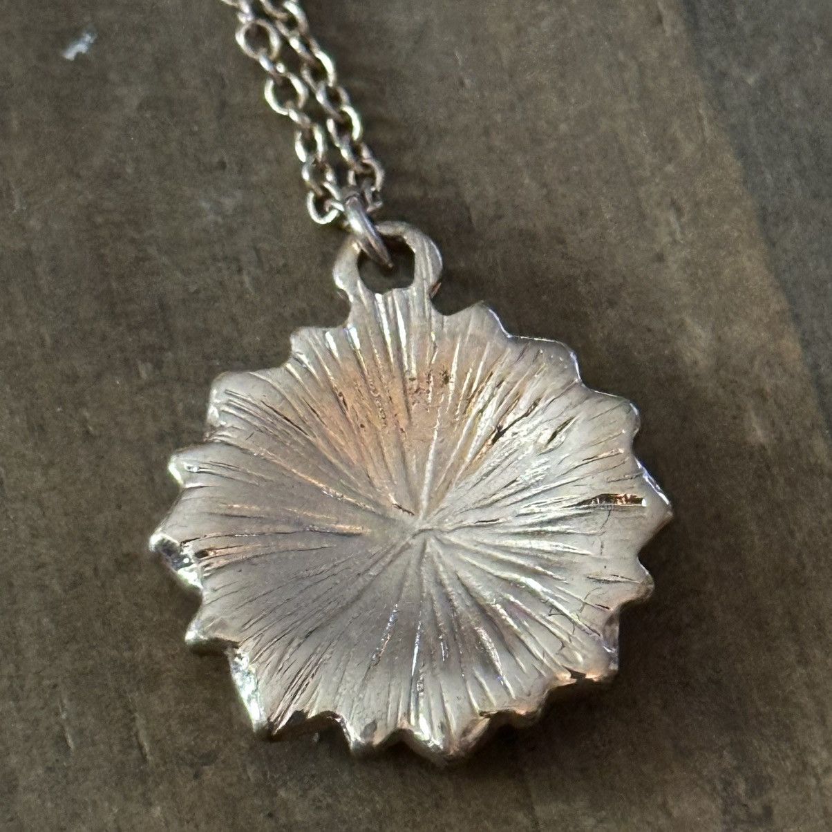 Other Gold tone sun pendant necklace Size ONE SIZE - 4 Thumbnail