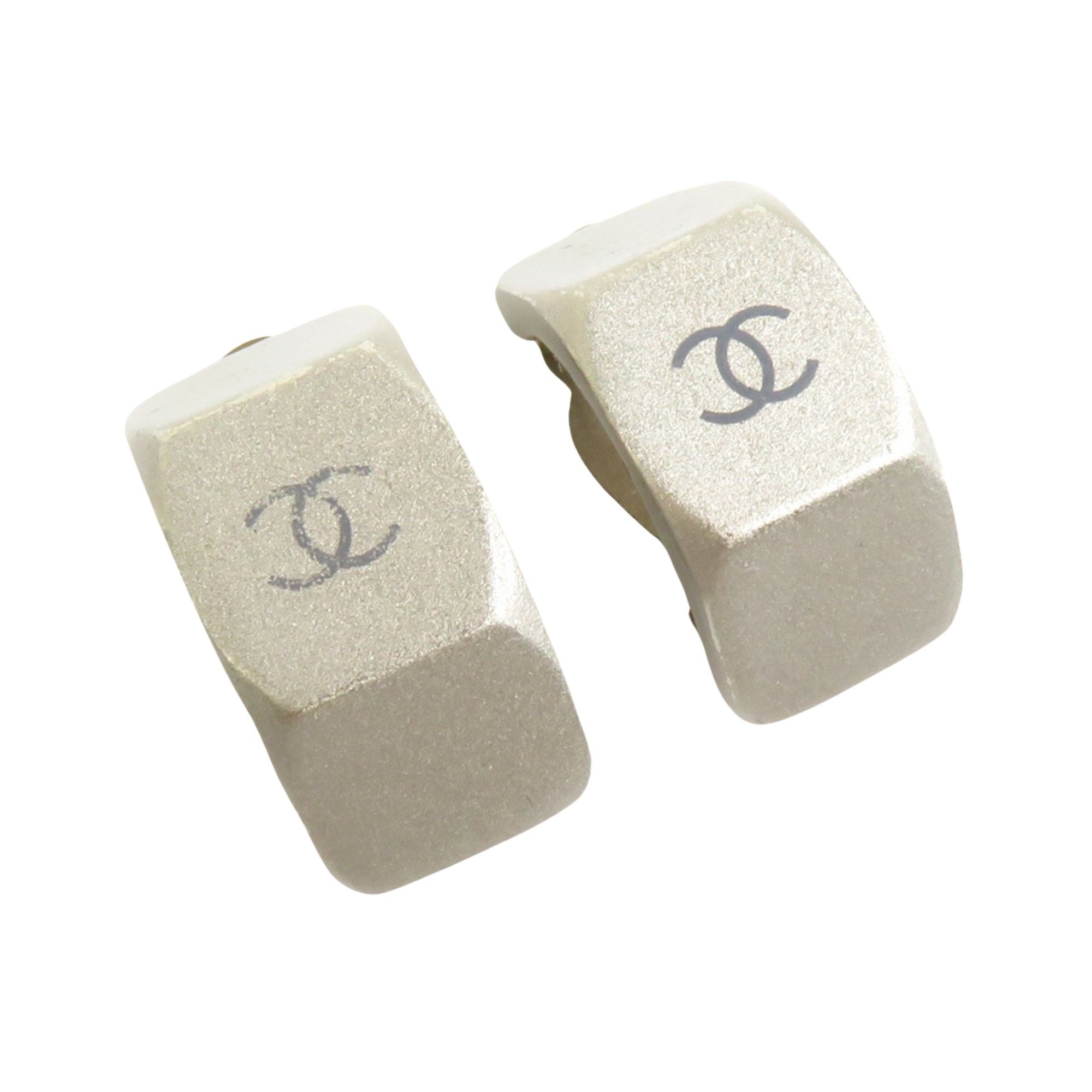 Chanel Chanel Logo CC earring Size ONE SIZE - 1 Thumbnail