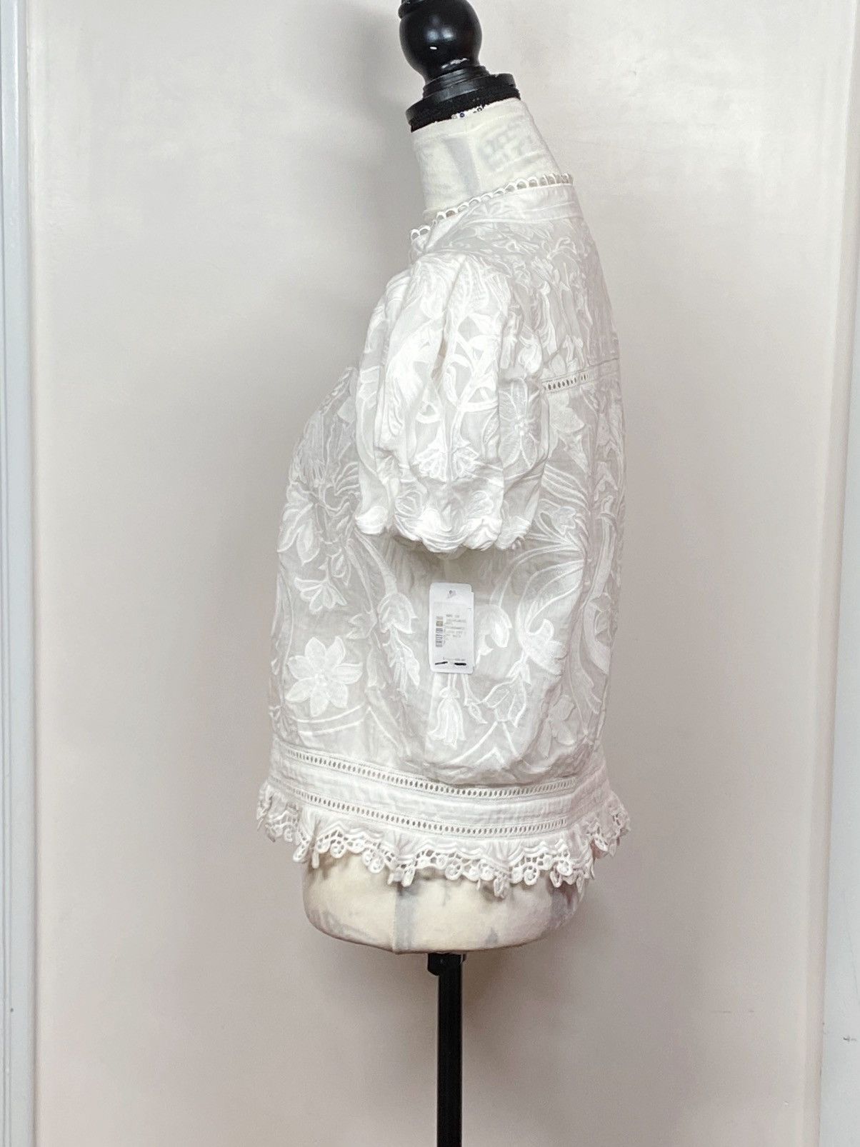 Alice + Olivia ALICE + OLIVIA Loryn Embroidered Short-Sleeve Blouse size XL Size XL / US 12-14 / IT 48-50 - 9 Thumbnail