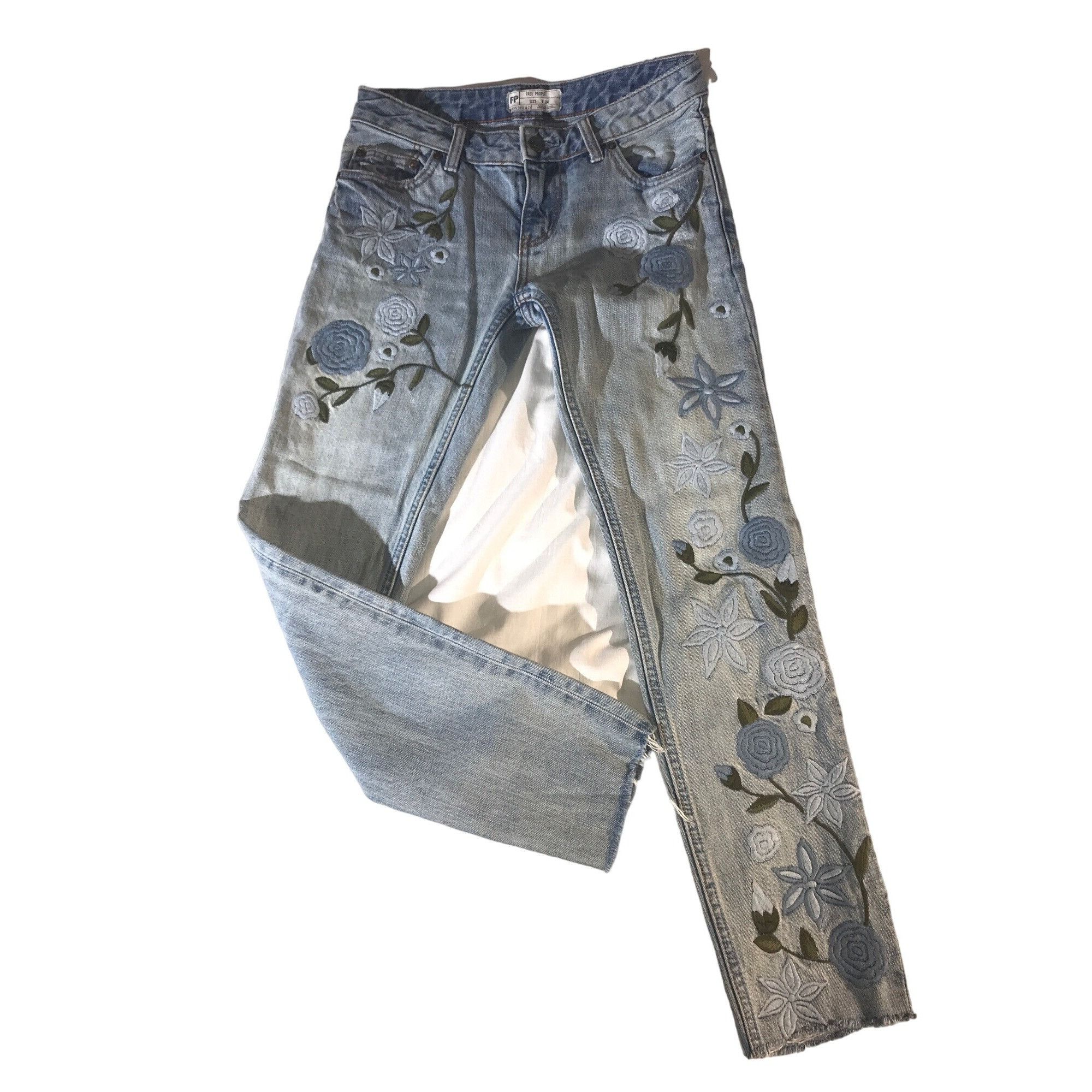 Free People Free People Women Light Blue Flower Embroidered Raw Hem Jean Size 24" / US 00 / IT 34 - 1 Thumbnail