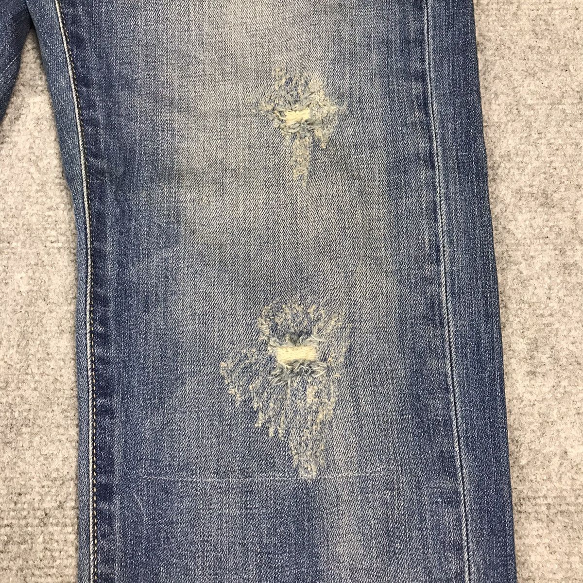 Japanese Brand × Jun Takahashi × Uniqlo Denim distressed Uniqlo design japan pants Size US 32 / EU 48 - 5 Thumbnail