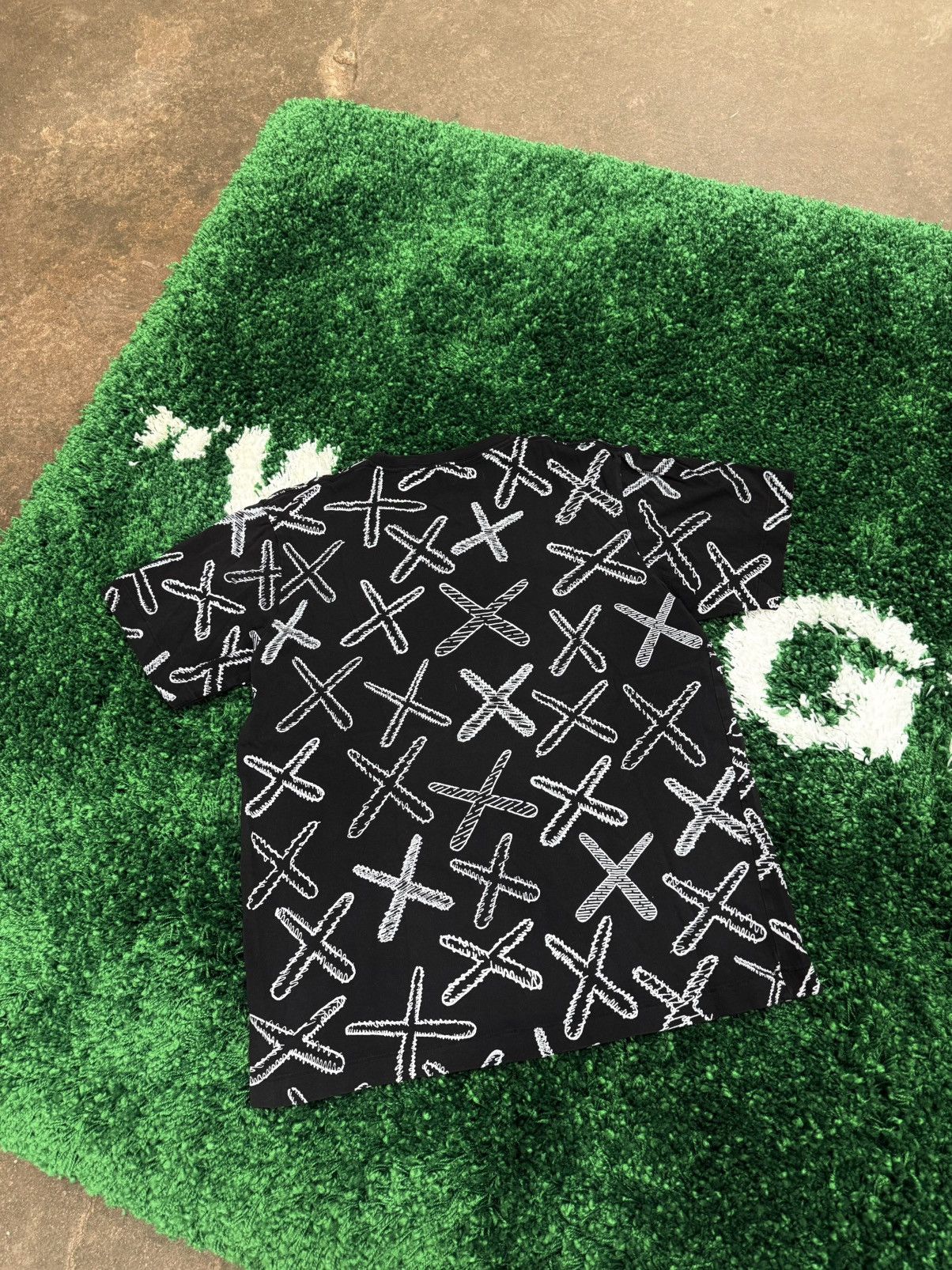 Kaws × Uniqlo Kaws x Uniqlo All Over X Print Tee Black SS18 Size US L / EU 52-54 / 3 - 4 Thumbnail