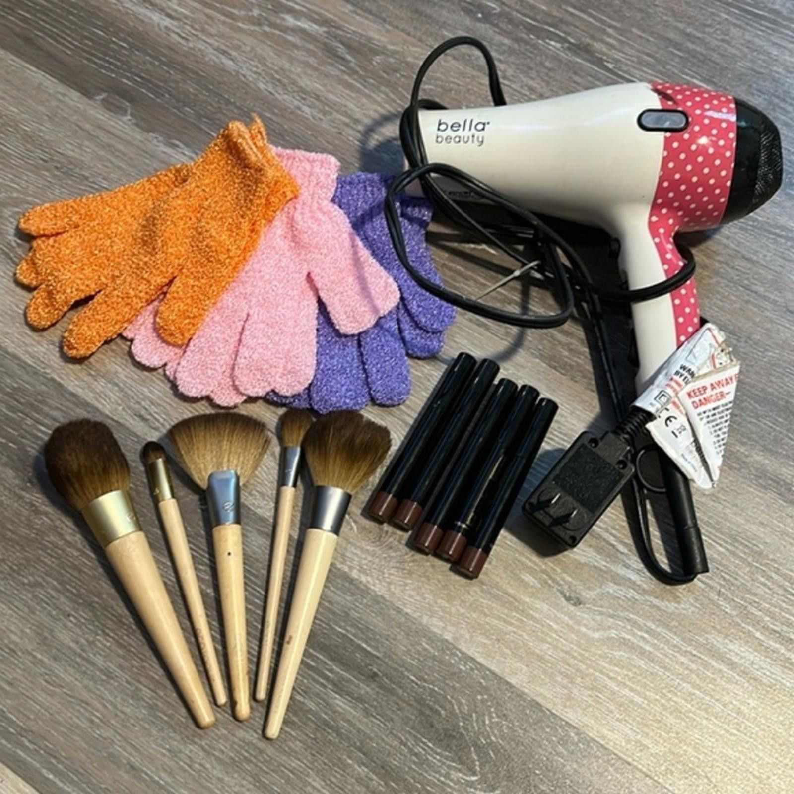 Other Bella Blow dryer Makeup Brush Exfoliating Gloves eyeshadow Size ONE SIZE - 1 Thumbnail