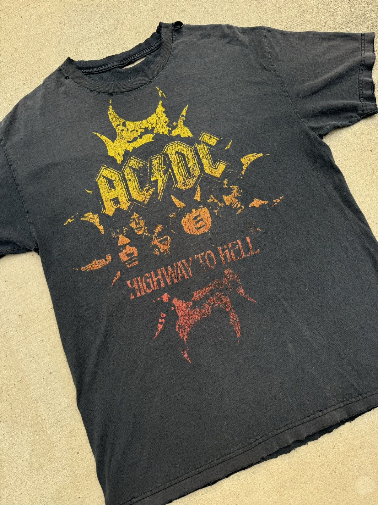 AAA × AC/DC × Band Tees 00s ACDC Highway to Hell distressed fader y2k band tee Size US L / EU 52-54 / 3 - 3 Thumbnail