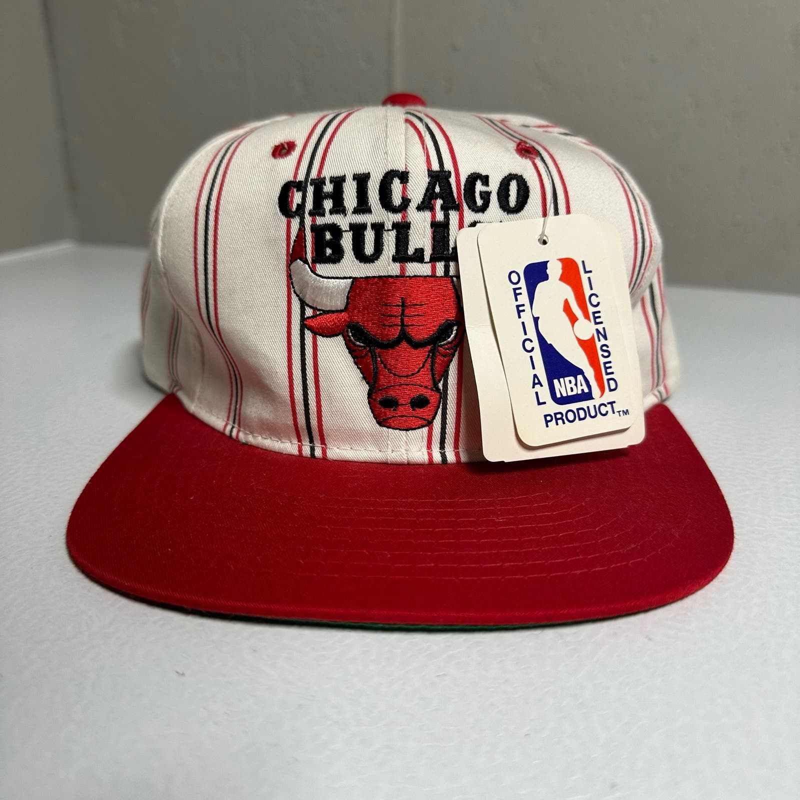 image of Vintage 90's Starter Chicago Bulls Pinstripe Snapback Hat in White, Men's