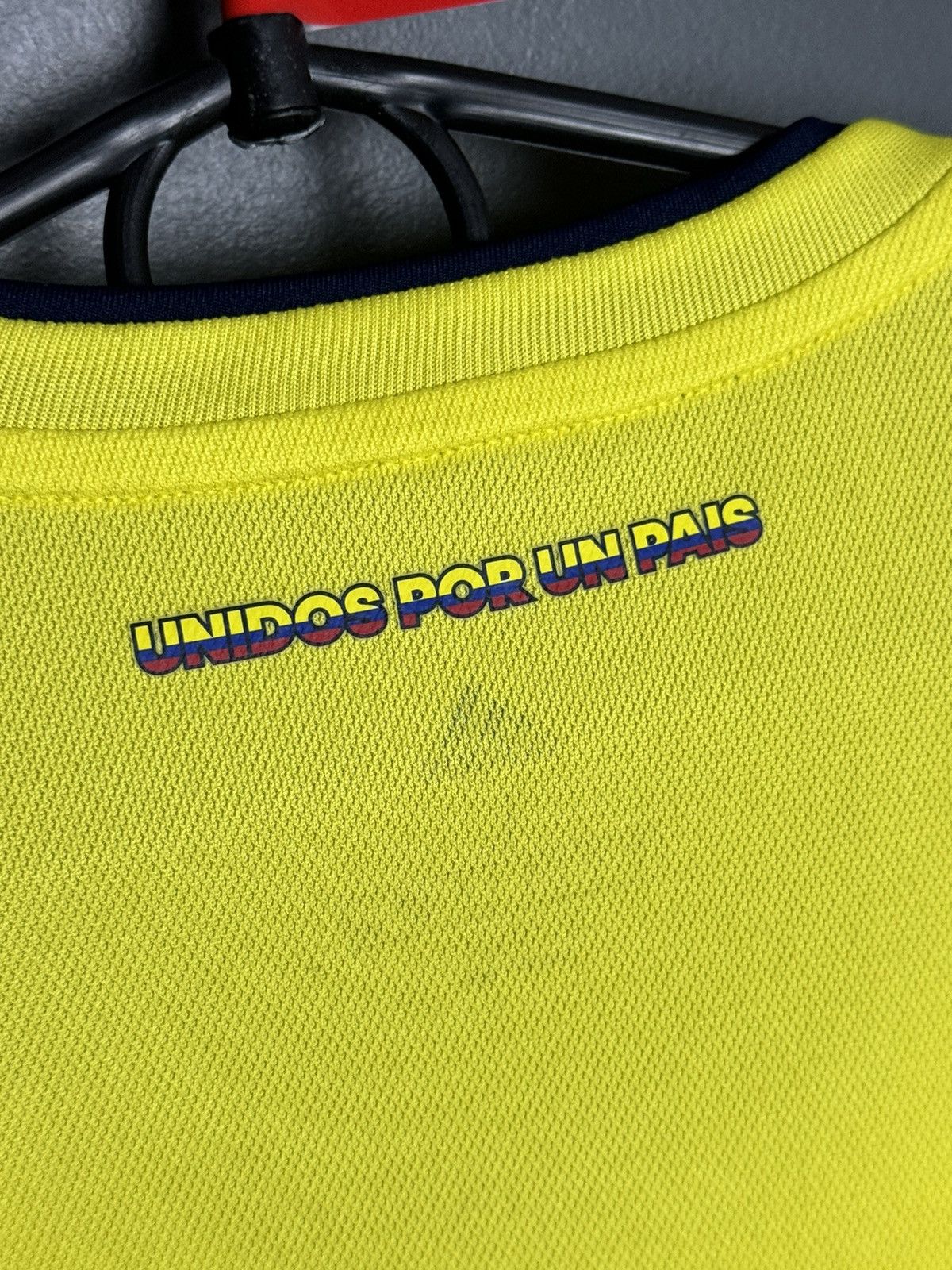 Adidas Colombia National Team 18/19 Home Football Jersey Size US L / EU 52-54 / 3 - 4 Thumbnail