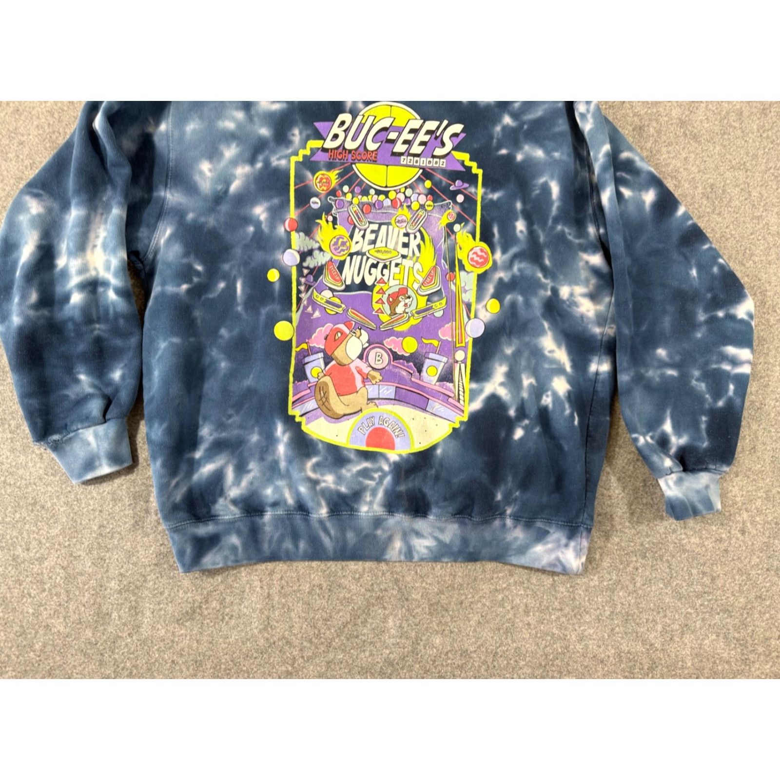 Vintage Buc-ee's Sweatshirt Womens L Blue Tie Dye Fleece Beaver Nuggets Graphic Crew Neck Pullover Size L / US 10 / IT 46 - 4 Thumbnail
