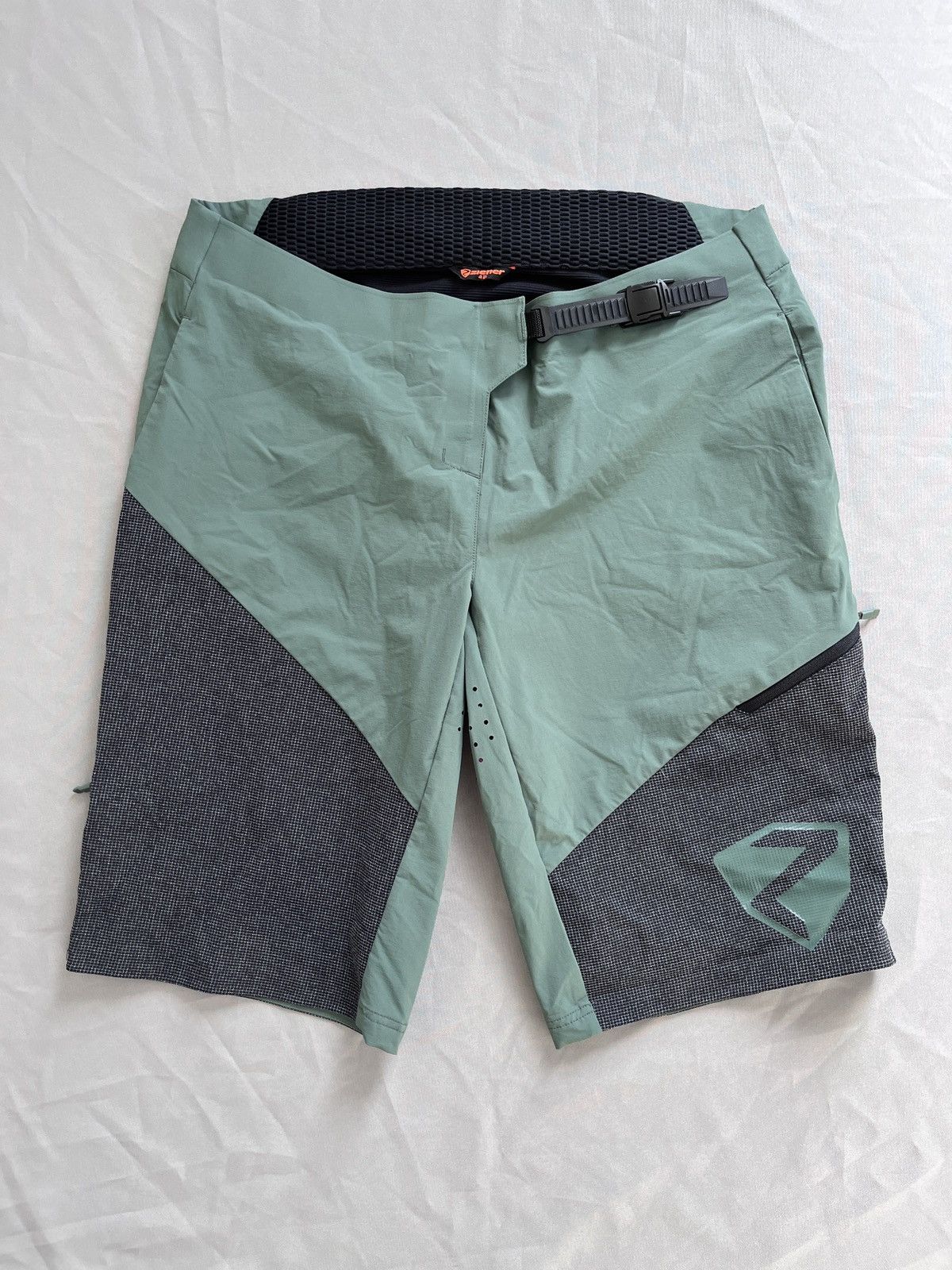 Other Ziener NIBAN X-SHAPE Cycling Shorts Size US 34 / EU 50 - 1 Thumbnail