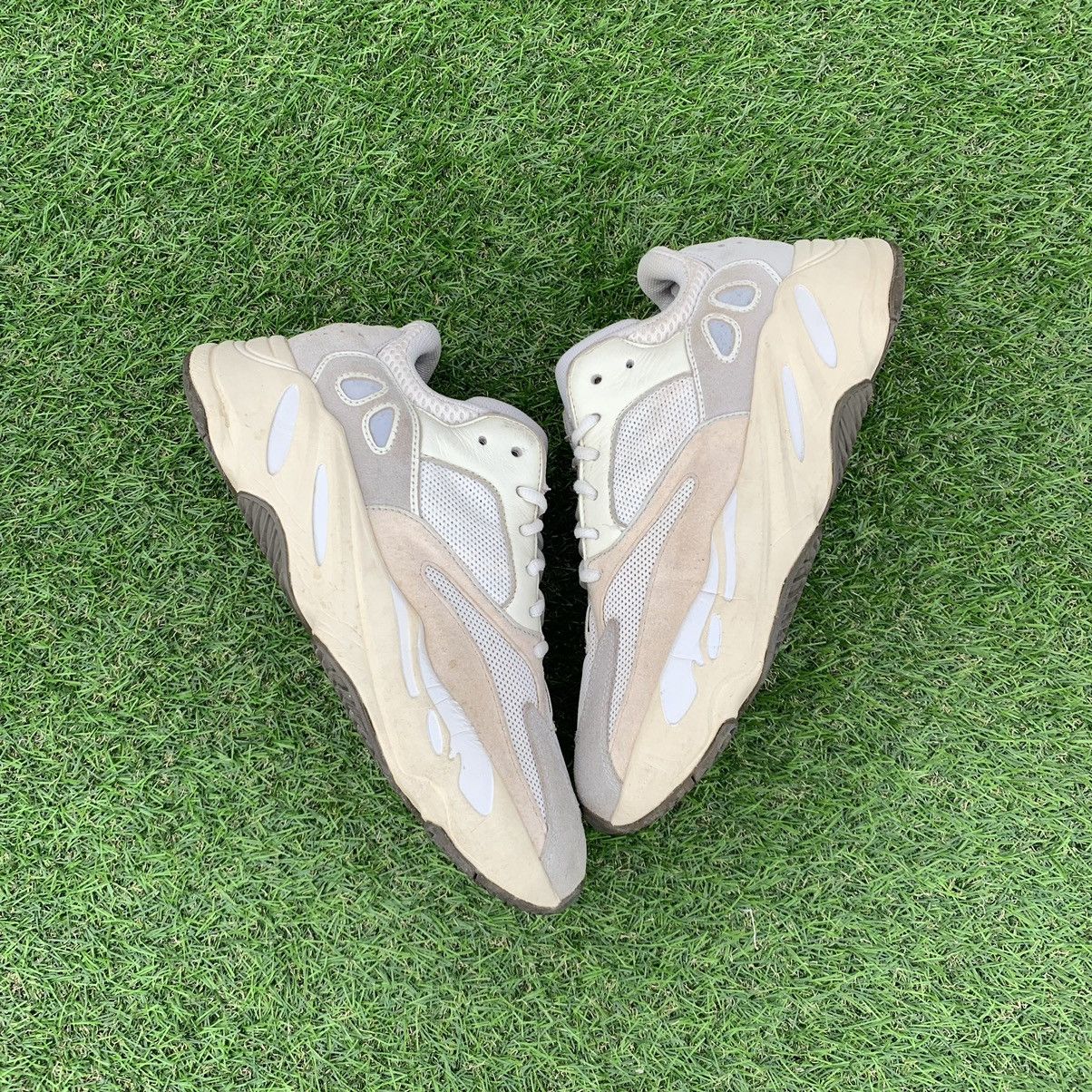 Yeezy Boost 700 Analog
