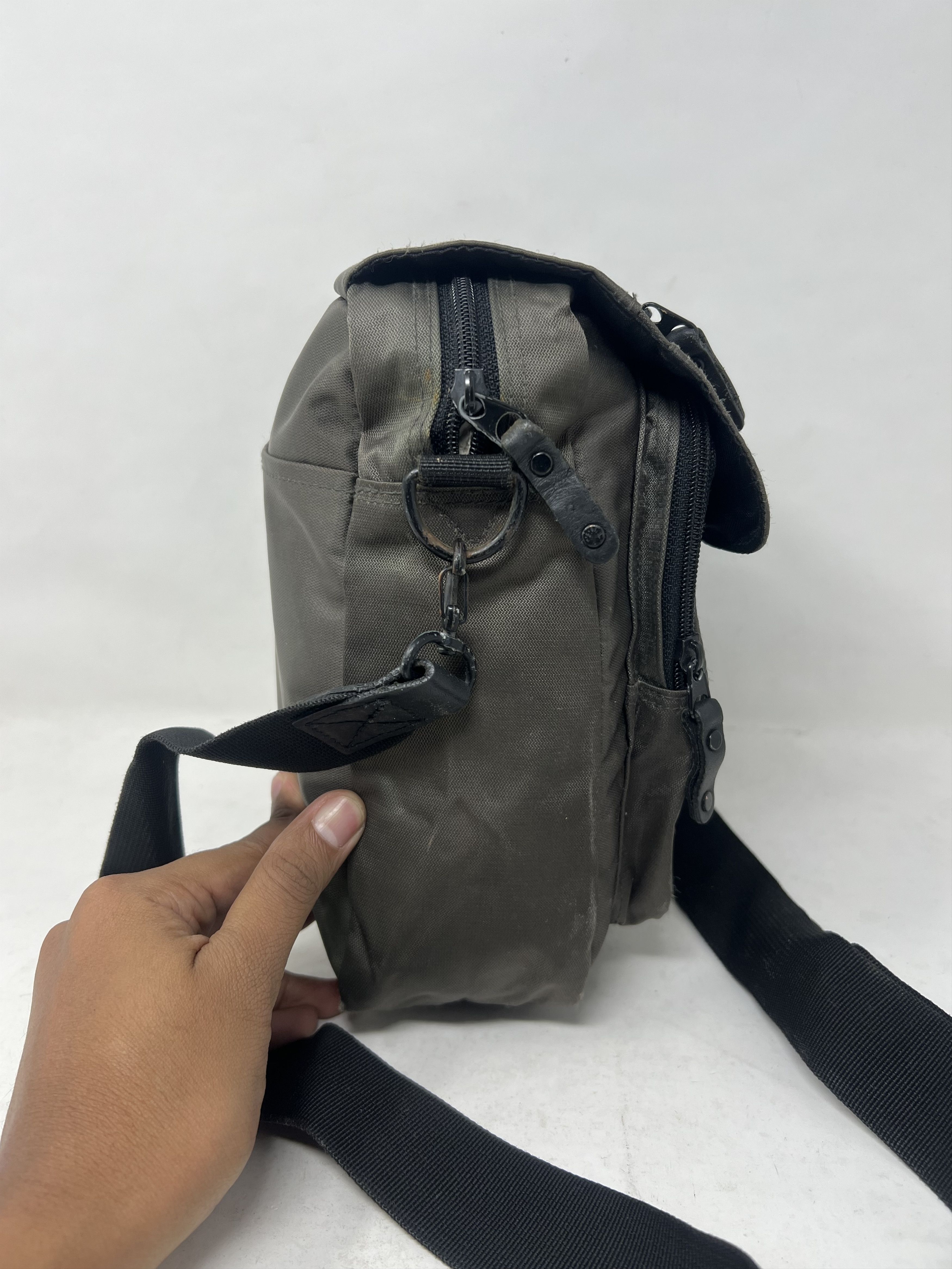 Japanese Brand Y'saccs Sacsny Crossbody Sling Bag Size ONE SIZE - 3 Thumbnail