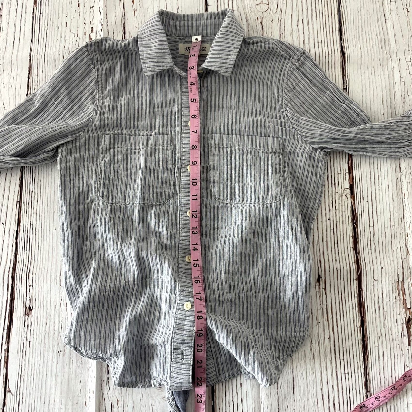 Madewell Madewell Striped Long Sleeve Button Front Top XS Blue Womens Tie Back Satin? (Note: This line intentionally uses the original words only) Size XS / US 0-2 / IT 36-38 - 4 Thumbnail