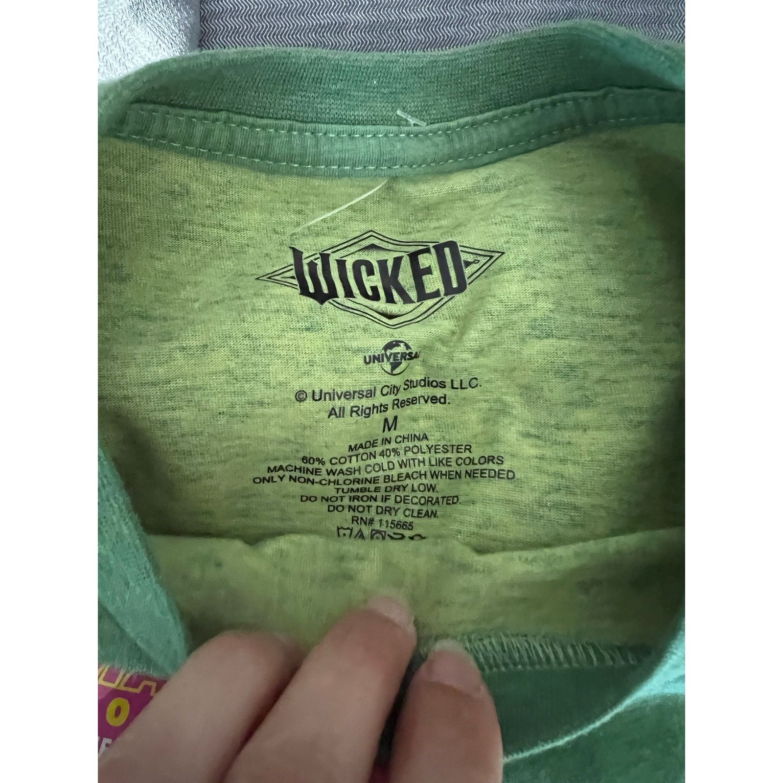 Universal Studios WICKED Logo T-shirt Tee Wizard Of Oz Heat Reactive Color tee Size M / US 6-8 / IT 42-44 - 6 Thumbnail