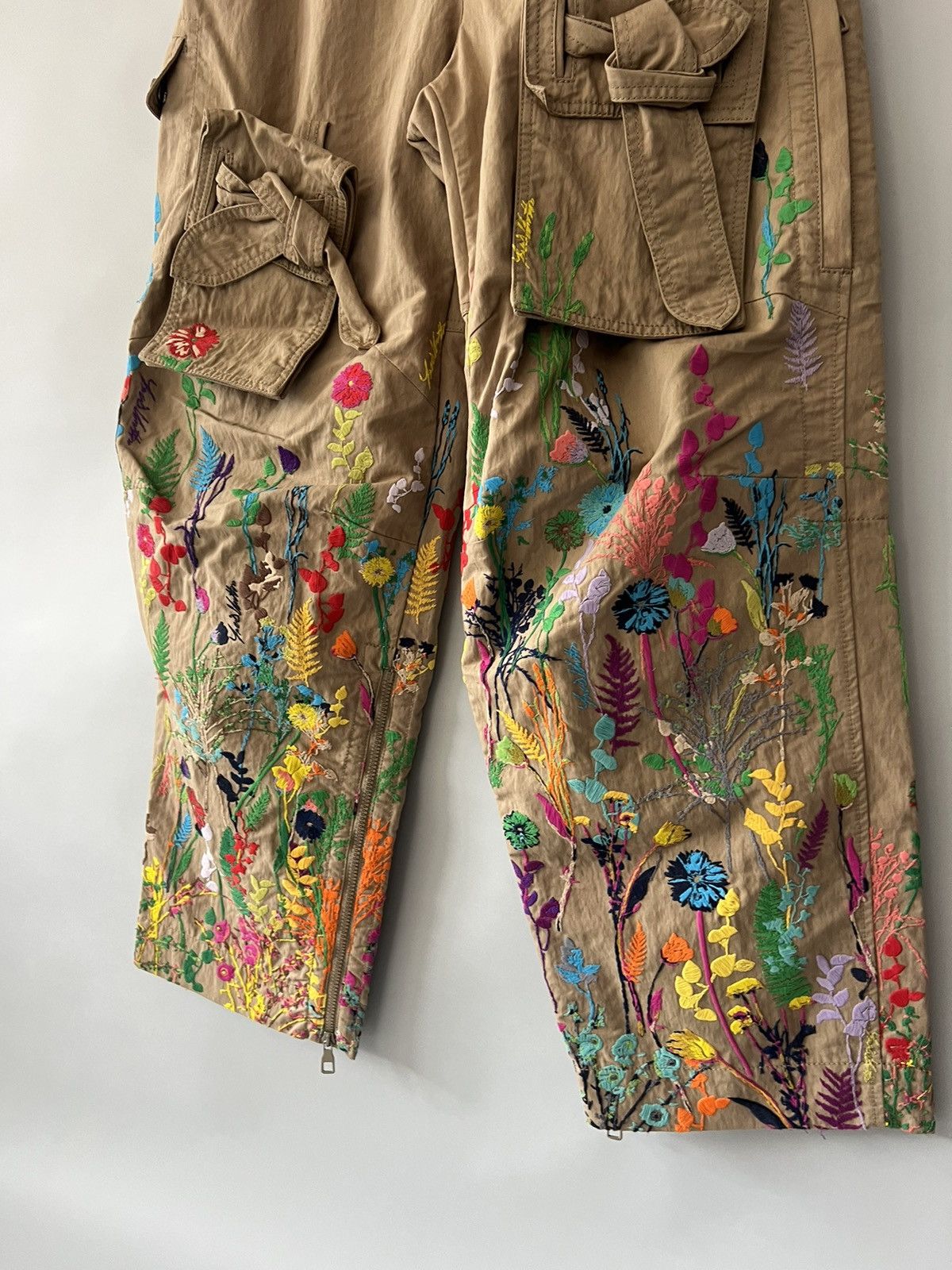 Louis Vuitton Louis Vuitton Flower Embroidered Cargo Pants Size US 34 / EU 50 - 4 Thumbnail